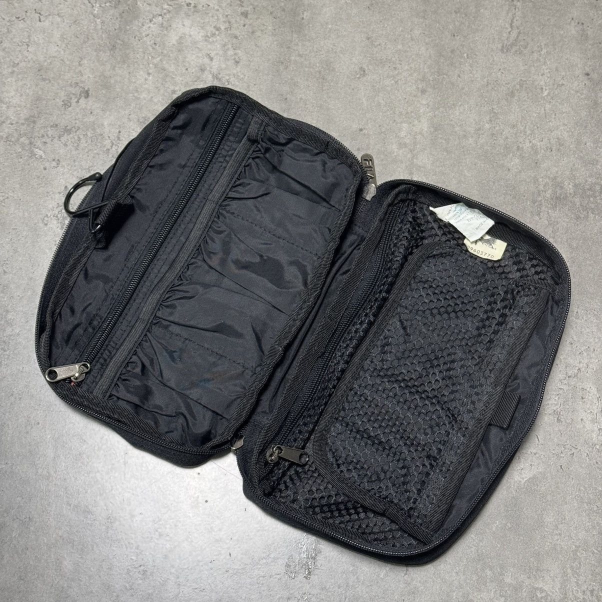 Ferrari × Fila × Formula 1 Ferrari X Fila Hanging Toiletry Bag Size ONE SIZE - 4 Thumbnail