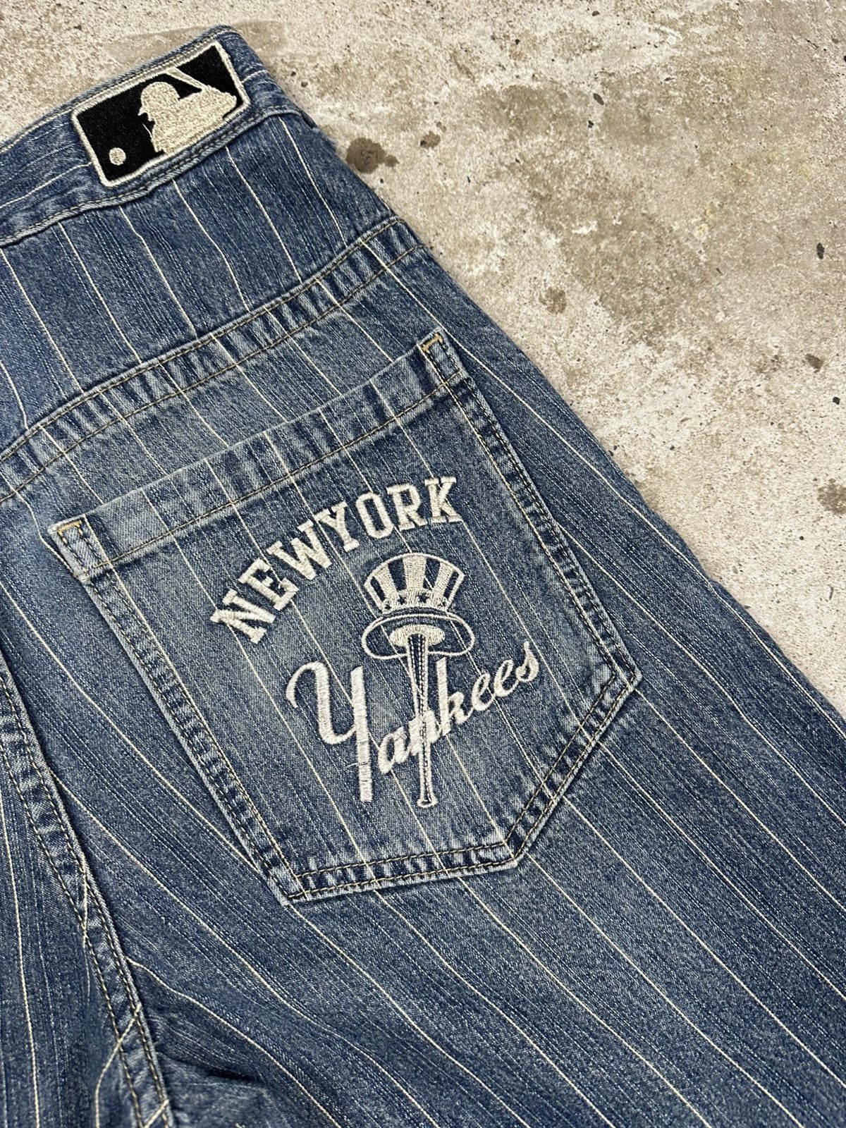 MLB × New York Yankees × Vintage Vintage Y2K New York Yankees Pinstripe Denim Shorts Jorts Size US 30 / EU 46 - 11 Thumbnail