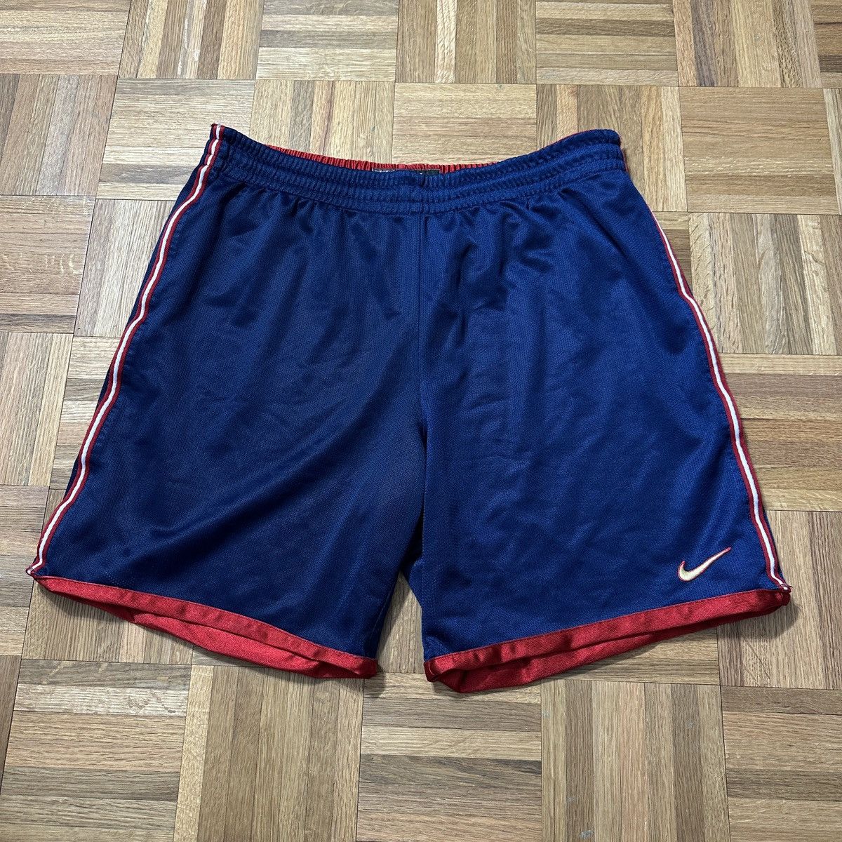Nike Vintage Nike reversible shorts Size US 34 / EU 50 - 1 Thumbnail