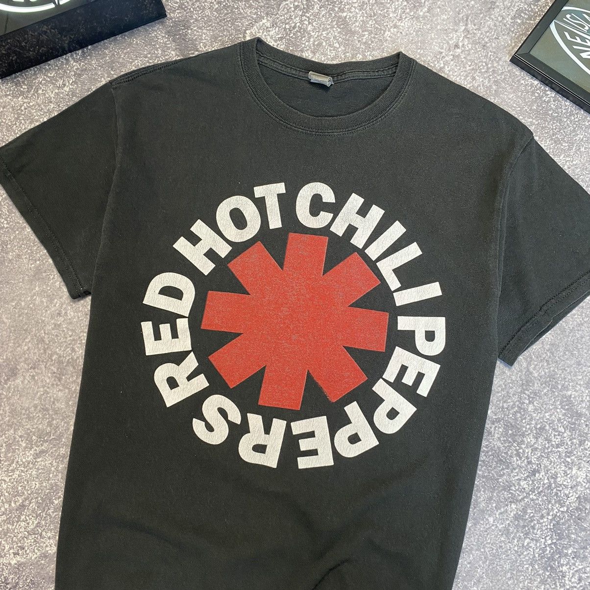 Band Tees Vintage Red Hot Chilipeppers 2016 big logo rock band tee Size US M / EU 48-50 / 2 - 2 Thumbnail