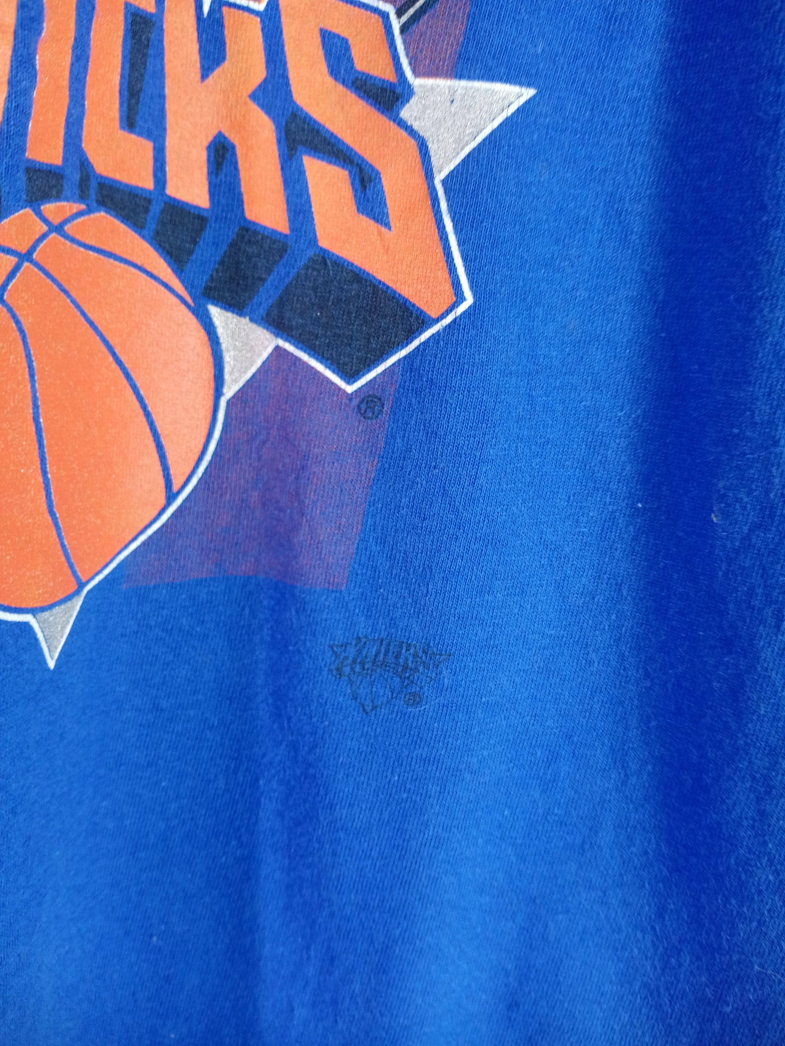 NBA Rare Vintage 90s New York Knicks NBA Tshirt Size US L / EU 52-54 / 3 - 5 Thumbnail