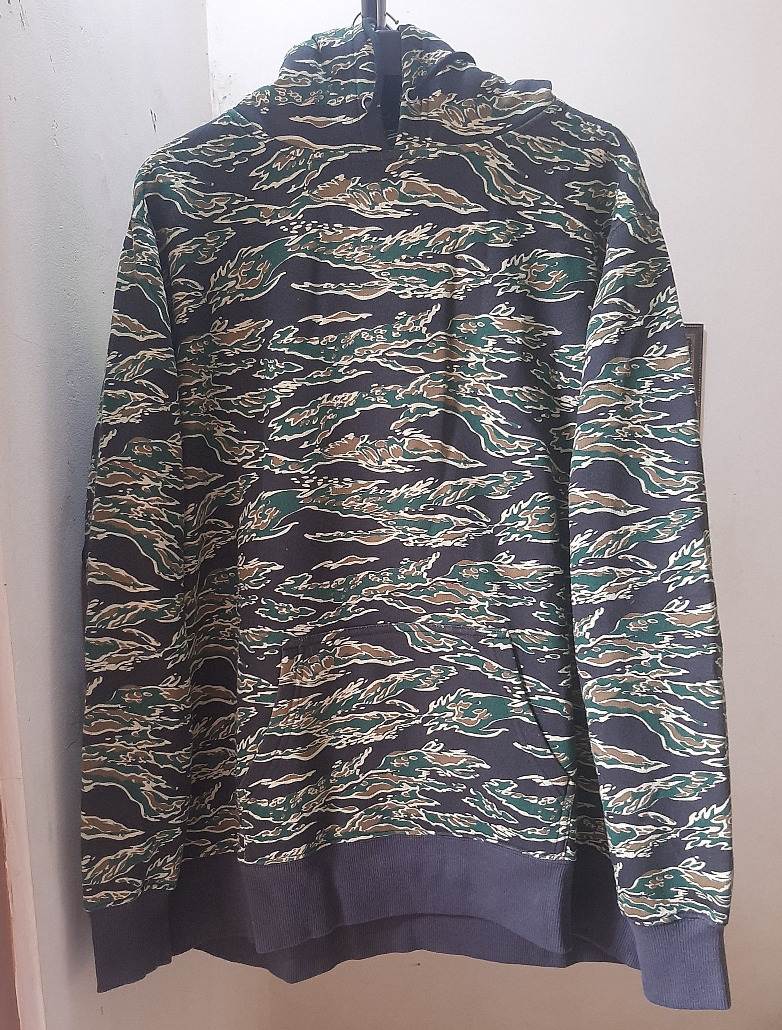 Japanese Brand Life Max Camo Tiger Hoodie Size US XL / EU 56 / 4 - 2 Thumbnail