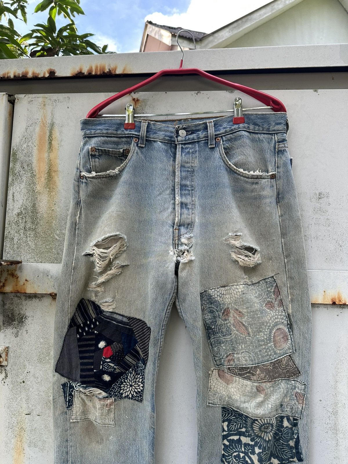 Levi's Vintage Clothing 👹Vintage THRASHED Levis 501 Patchwork Baggy Jeans Size US 33 - 7 Thumbnail