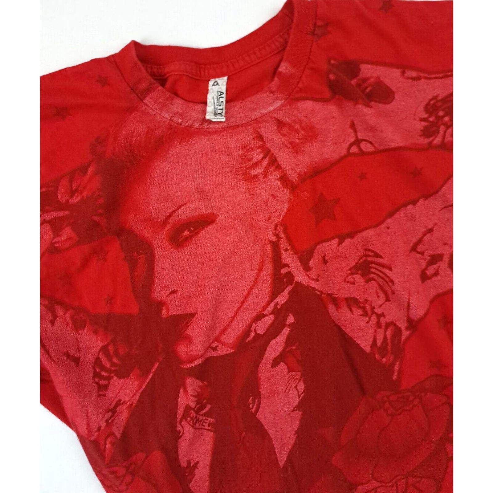 Vintage VINTAGE Cyndi Lauper Rock T-Shirt Red Medium Alstyle Size M / US 6-8 / IT 42-44 - 4 Thumbnail
