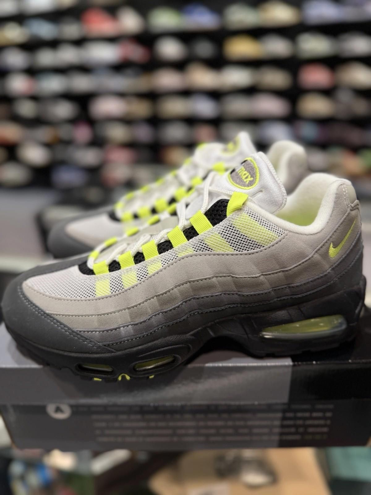 Nike Size 10 - Nike Air Max 95 OG 2025/2026 Neon (HM4740 001) Size US 10 / EU 43 - 3 Thumbnail