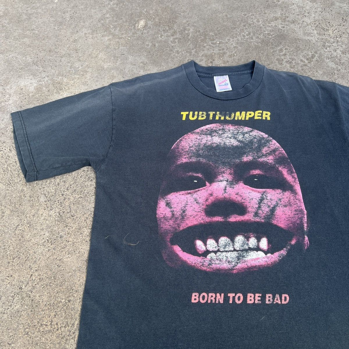 Band Tees × Rap Tees × Vintage Vintage 90s Chumbawamba Promo Tee Faded Thrashed Size US L / EU 52-54 / 3 - 5 Thumbnail