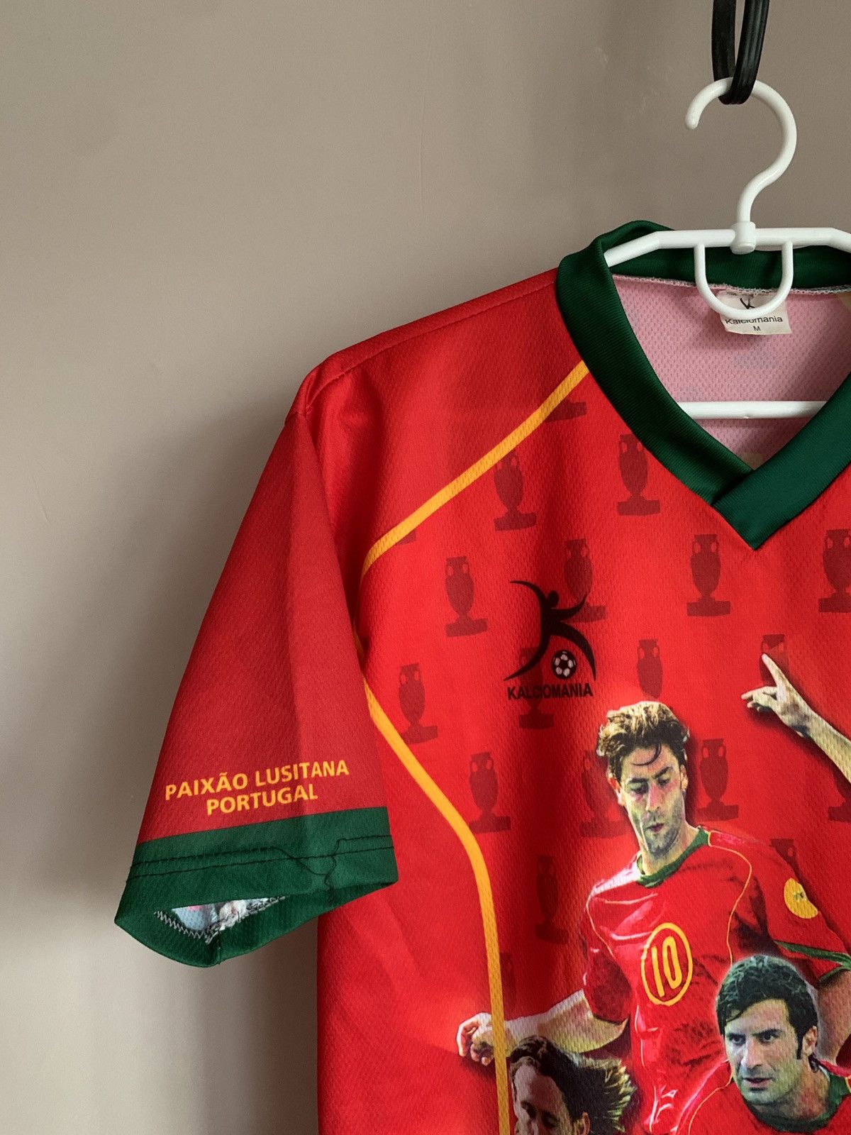 Vintage Portugal 2004 Euro Football Shirt Retro Soccer Jersey Sz M Size US M / EU 48-50 / 2 - 3 Thumbnail