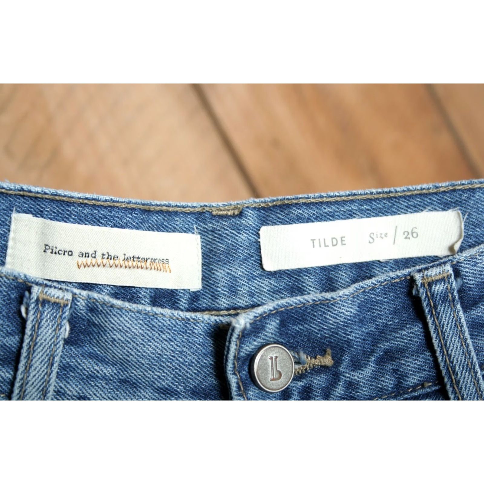 Vintage PILCRO Tilde Blue Denim Jeans Cropped Size 26 Regular Rise 10.5" Inseam 27" Women Mid-High Frayed Hem Pants Size 26" / US 2 / IT 38 - 7 Thumbnail