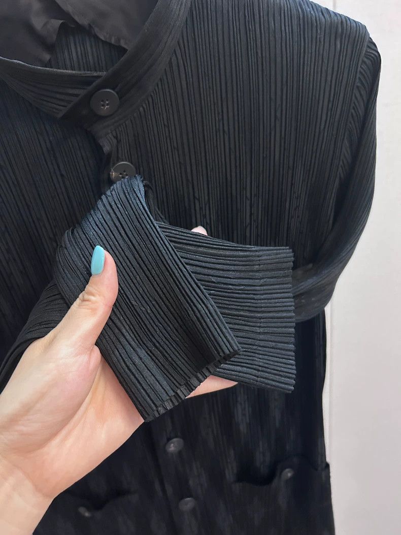 Issey Miyake Issey Miyake Black diamond-patterned pleated mainline coat Size M / US 6-8 / IT 42-44 - 4 Thumbnail