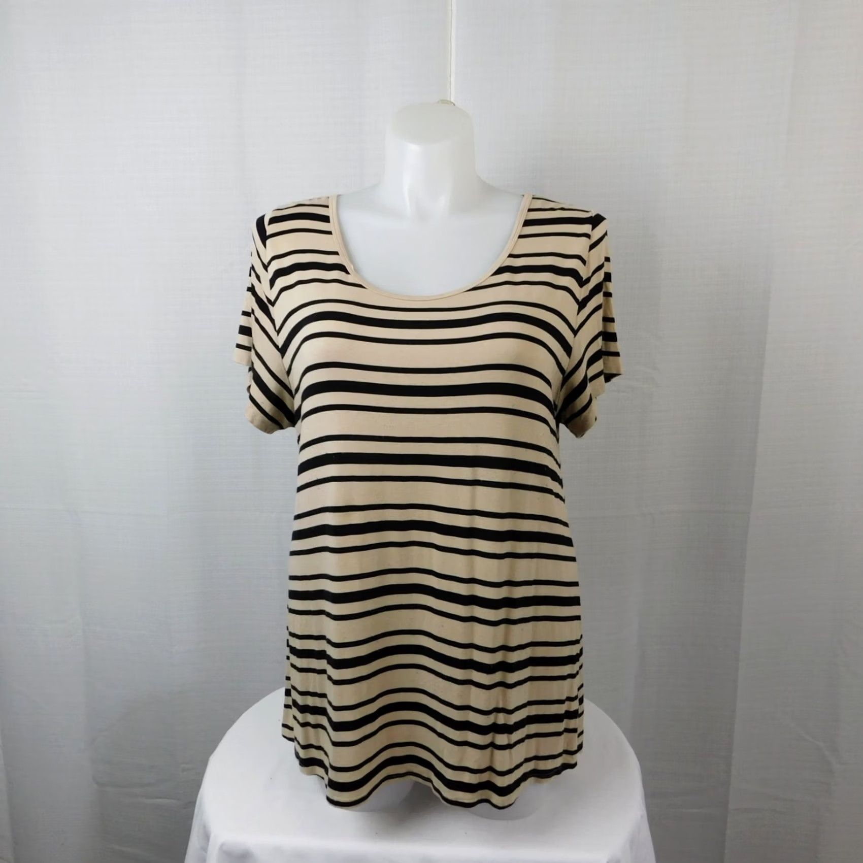 Vintage LuLaRoe Shirt Womens 2XL Black Short Sleeve Scoop Neck Striped Beige A173 Size XXL / US 16-18 / IT 52-54 - 2 Thumbnail