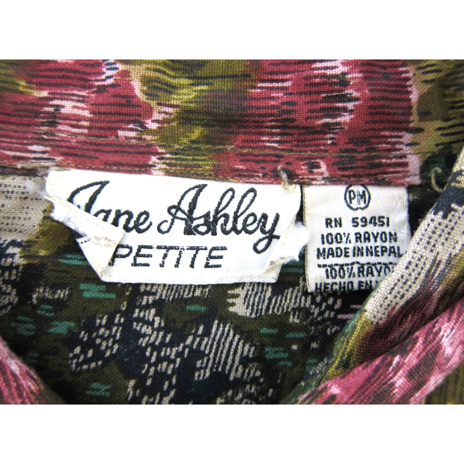 Pinko VTG Jane Ashley Blouse Pink Green Floral Long Sleeve Button Up Beaded Rayon PM Womens Vintage Blouse Size M / US 6-8 / IT 42-44 - 3 Thumbnail
