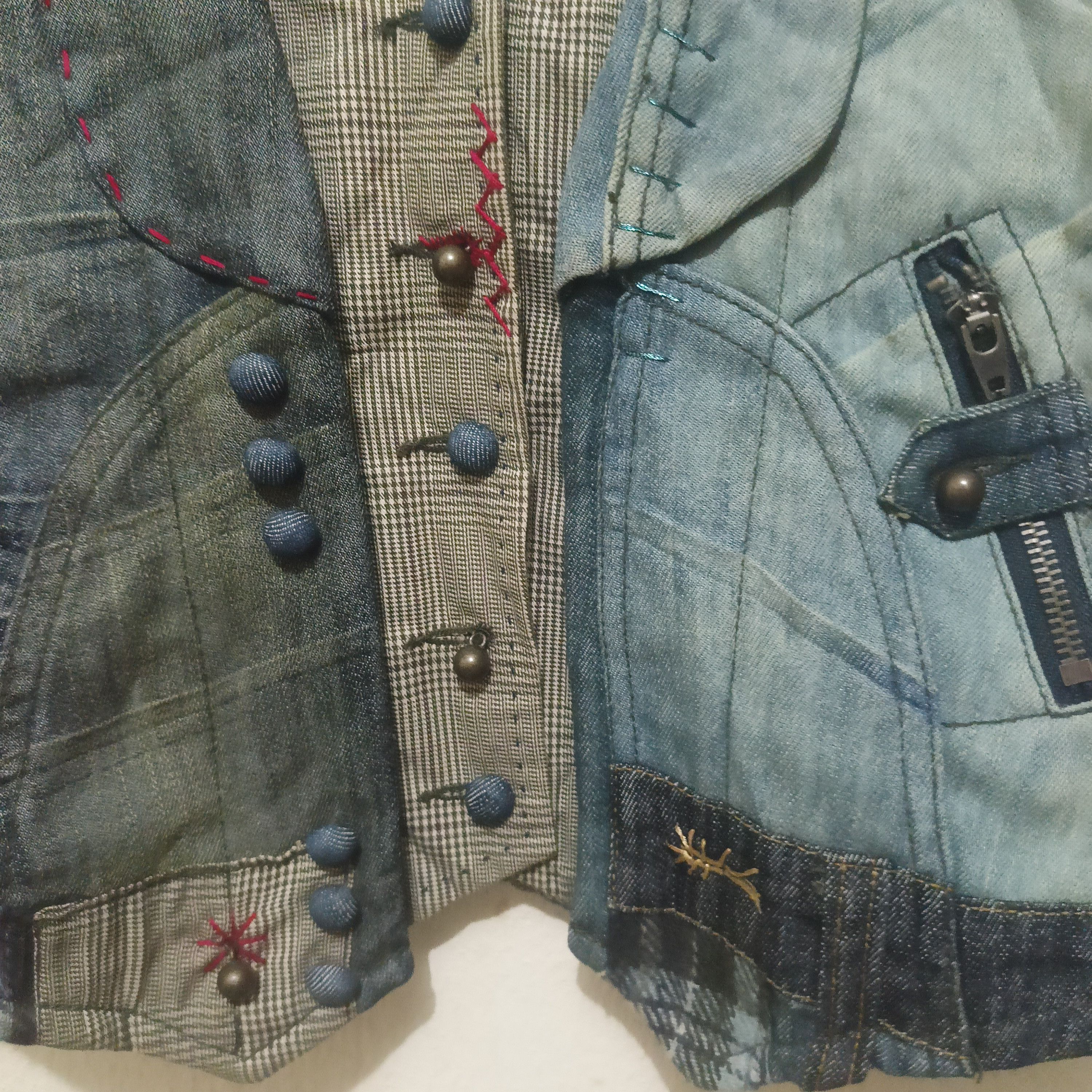 Designer × Desigual × Japanese Brand Rare!!! Desigual Vest Patchwork Design Size US S / EU 44-46 / 1 - 3 Thumbnail
