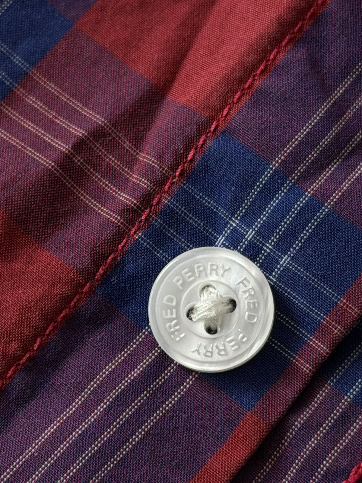 Fred Perry Fred Perry Embroidered Logo Cell Shirt Size US L / EU 52-54 / 3 - 15 Thumbnail