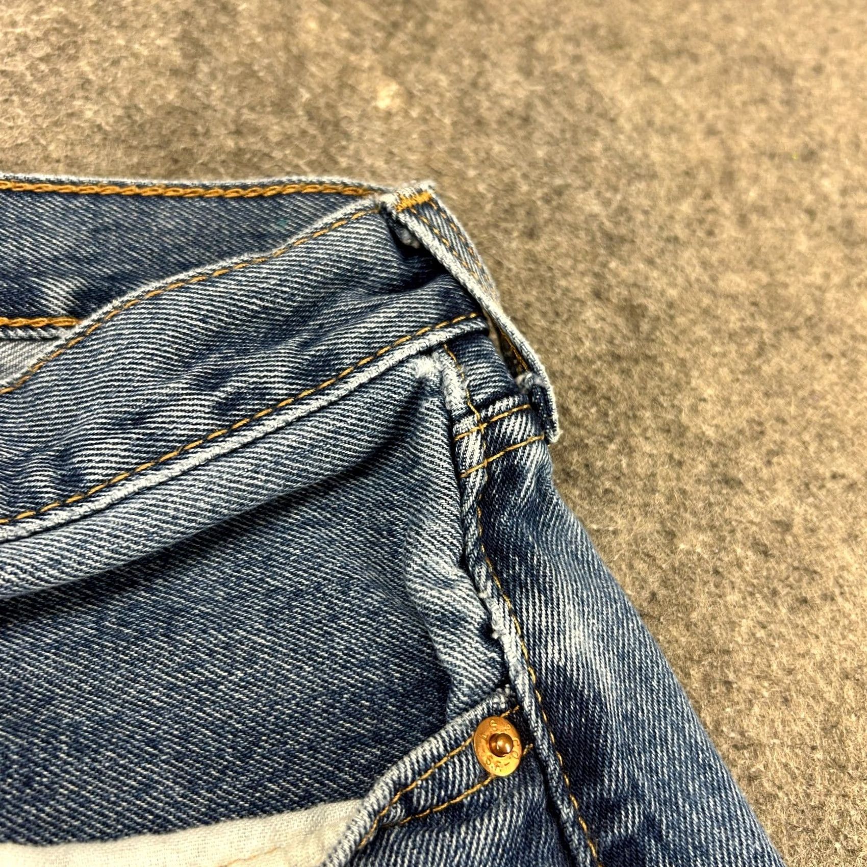 Levi's Levi's 505 Jeans Regular Fit Straight Blue Medium Wash Distressed 34x32 Mens Denim Cotton 100% Machine Washable Belt Loops 5-Pocket Size US 34 / EU 50 - 6 Thumbnail