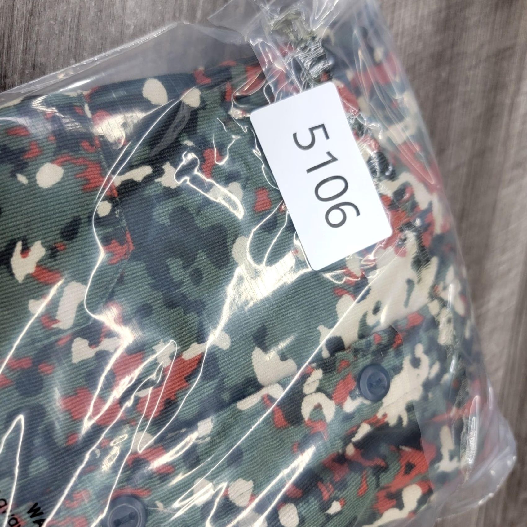 Levi's Levis Shirt Mens Large Multicolor Camouflage Corduroy Long Sleeve Button-Up Relaxed Size US L / EU 52-54 / 3 - 7 Thumbnail