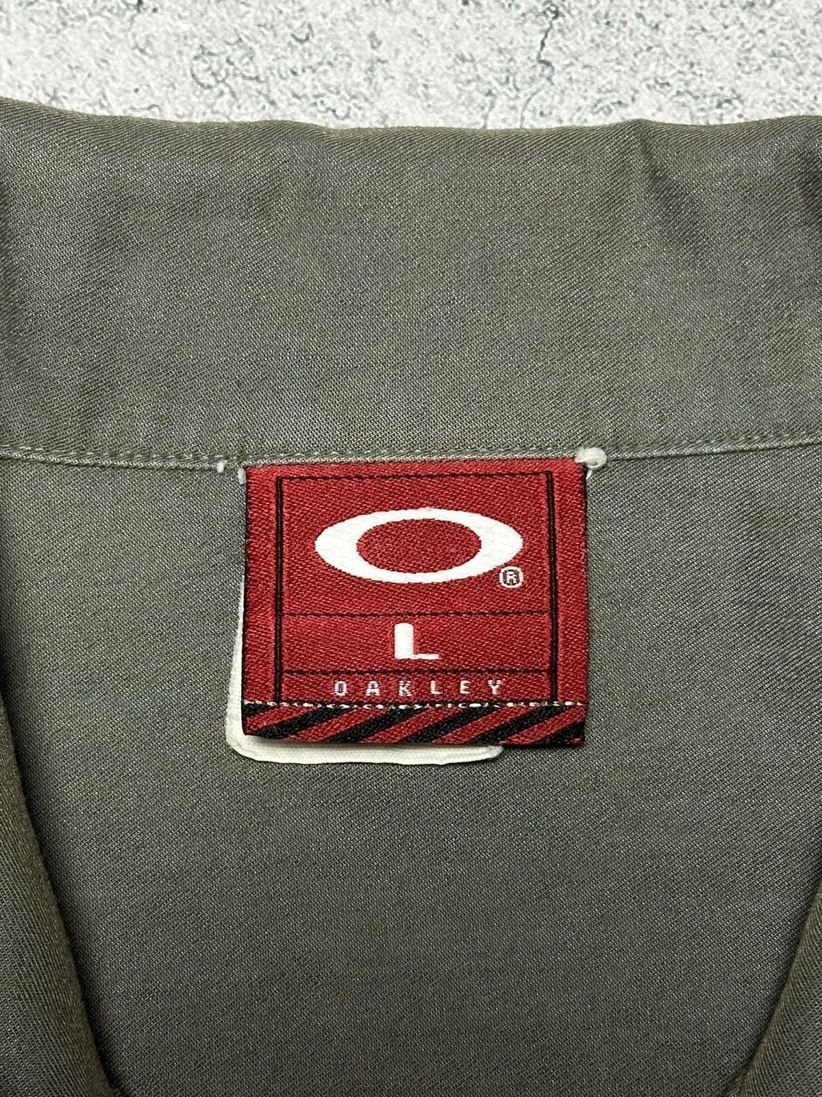 Vintage Vintage Oakley Software Metal Logo Shirt Size US L / EU 52-54 / 3 - 10 Thumbnail