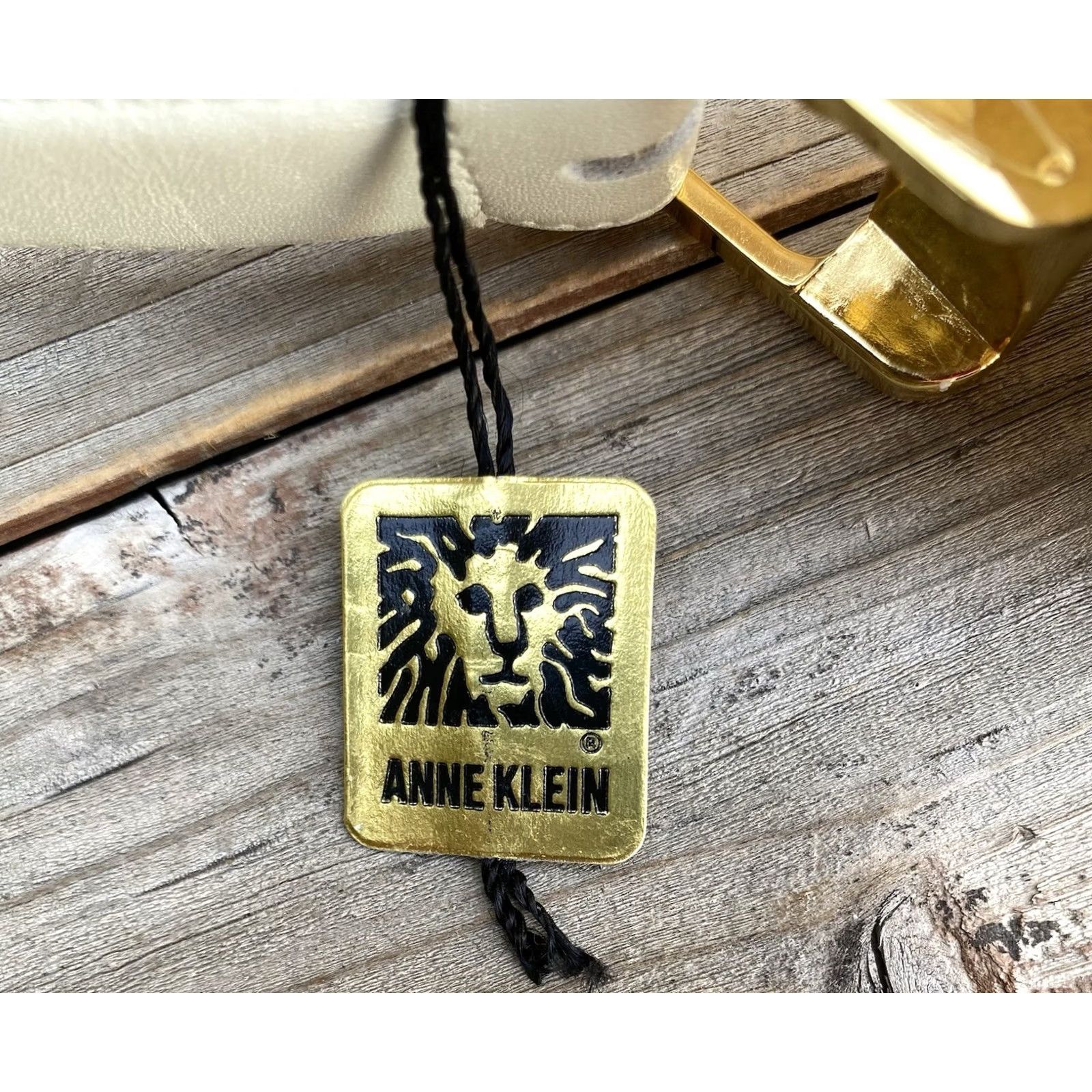 Anne Klein VINTAGE Anne Klein Leather Belt Cream Gold Buckle Lion Logo Medium NOS Women Belt Ivory Lion Logo 80s 90s Size ONE SIZE - 7 Thumbnail