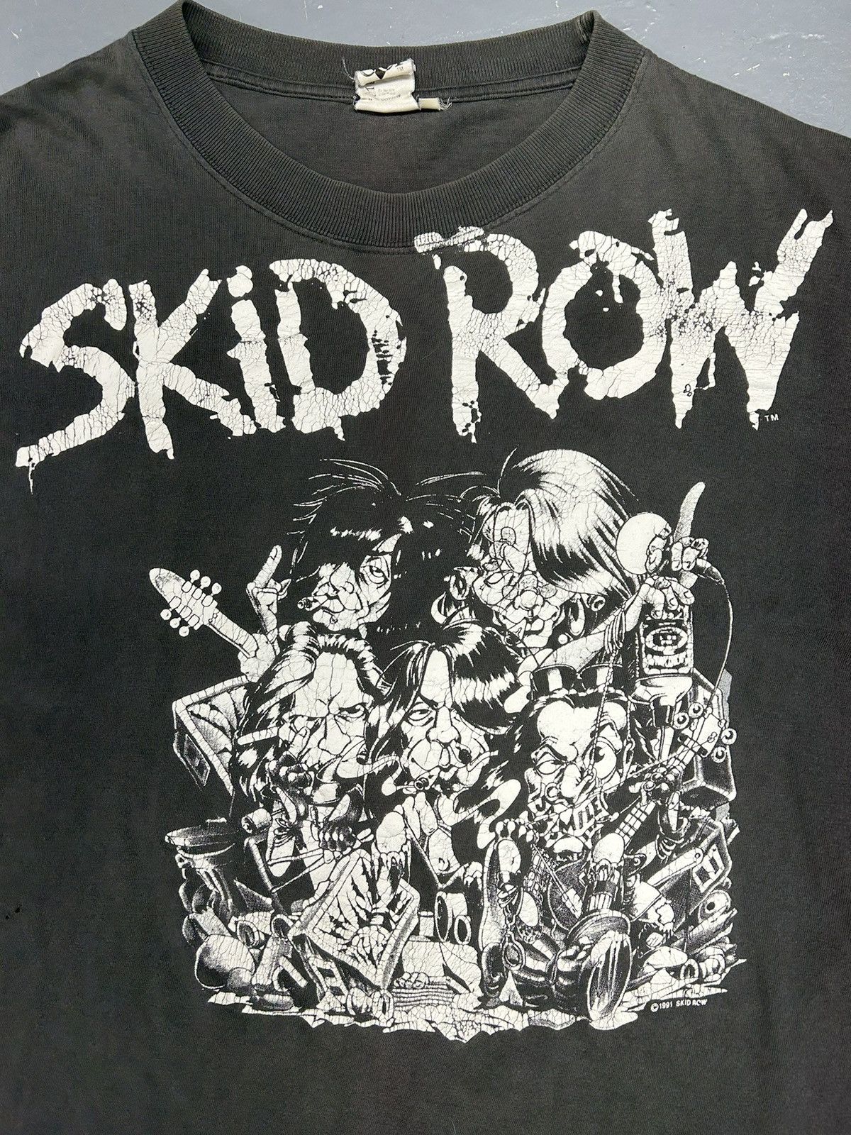 Band Tees Crazy Vintage 1992 Skid Row Asia Tour Faded Black Band Shirt Size US XL / EU 56 / 4 - 3 Thumbnail