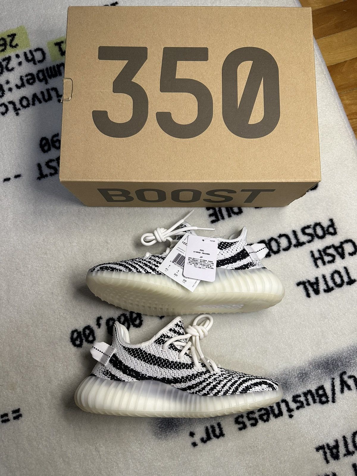 Adidas × Kanye West × Yeezy adidas Yeezy Boost 350 V2 Zebra Size US 5 / EU 37 - 2 Thumbnail