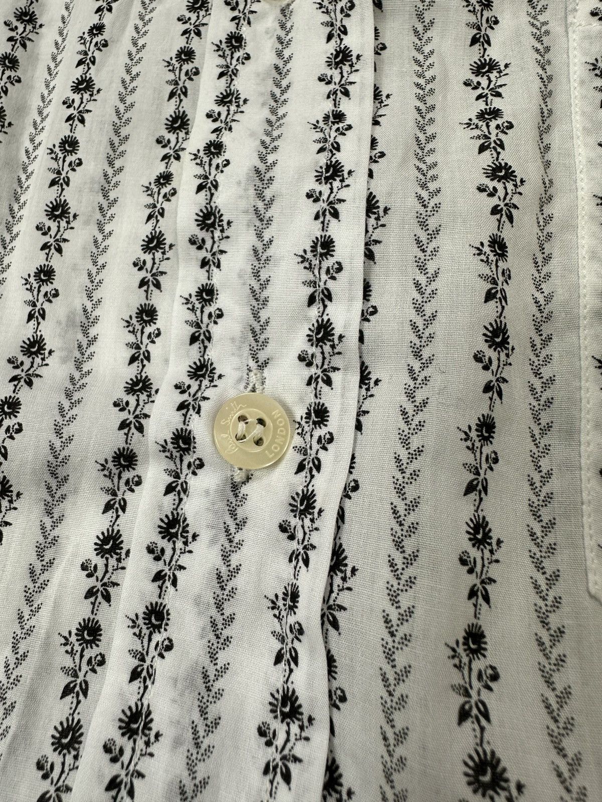 Paul Smith Paul Smith Monogram Dress Shirt 42/16 Size Italy Size US L / EU 52-54 / 3 - 8 Thumbnail