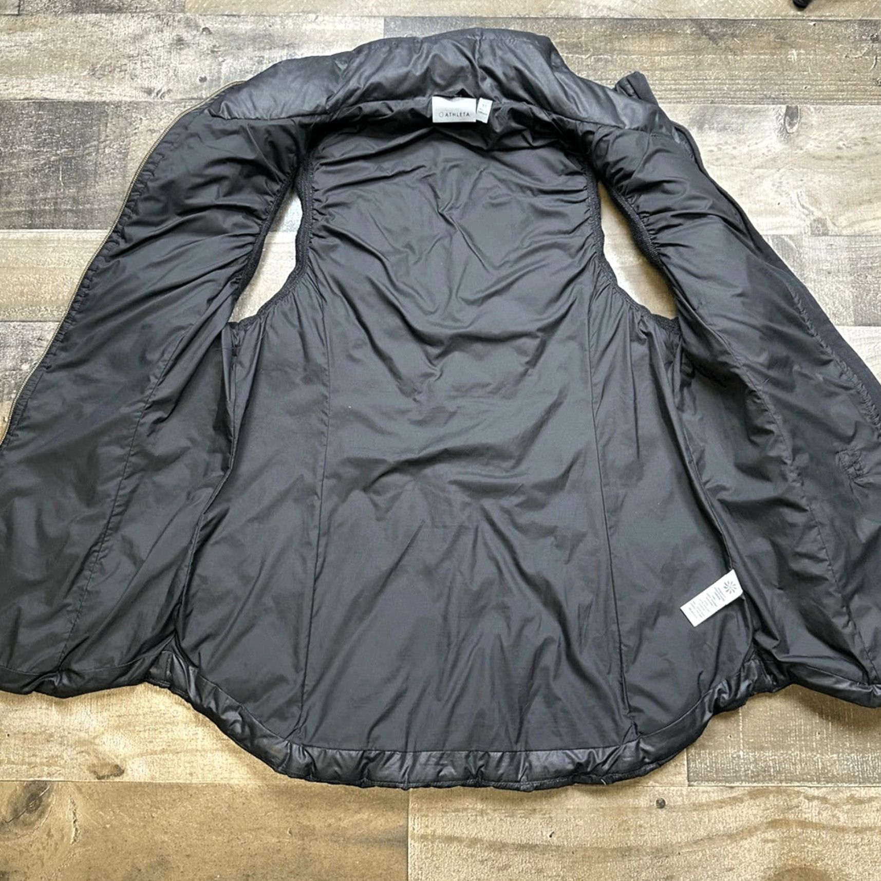 Athleta VINTAGE Athleta goose down Vest Womens XS Black Quilted Zipper Pocket Insulated Down Puffer Quilt Adult? Size XS / US 0-2 / IT 36-38 - 7 Thumbnail