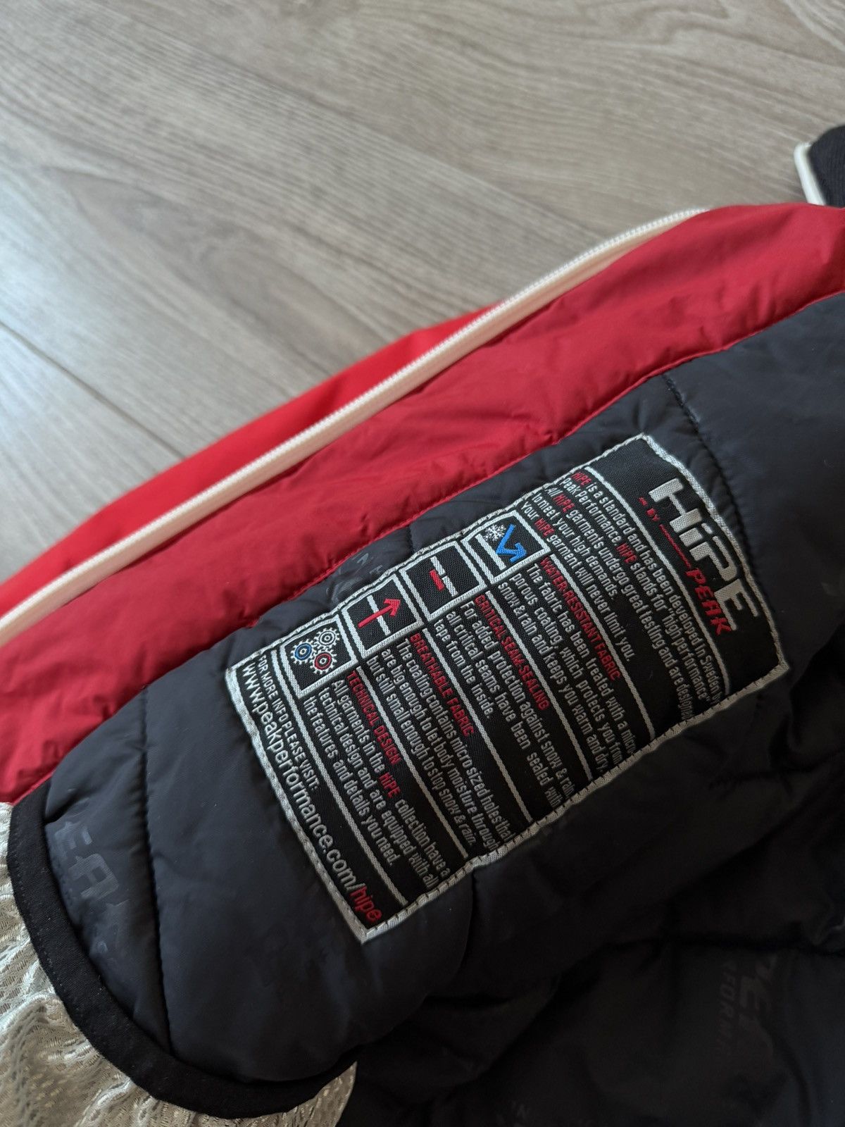 Peak Performance ‼️Peak Performance Hipe Waterproof Thermolite Active Jacket‼️ Size US L / EU 52-54 / 3 - 9 Thumbnail