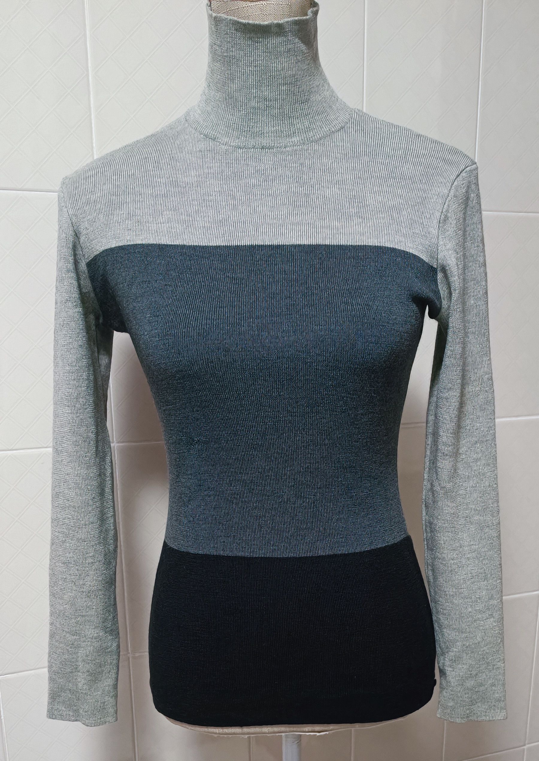 Jean Paul Gaultier Gray wool knit sweater with back pocket. Size S / US 4 / IT 40 - 5 Thumbnail
