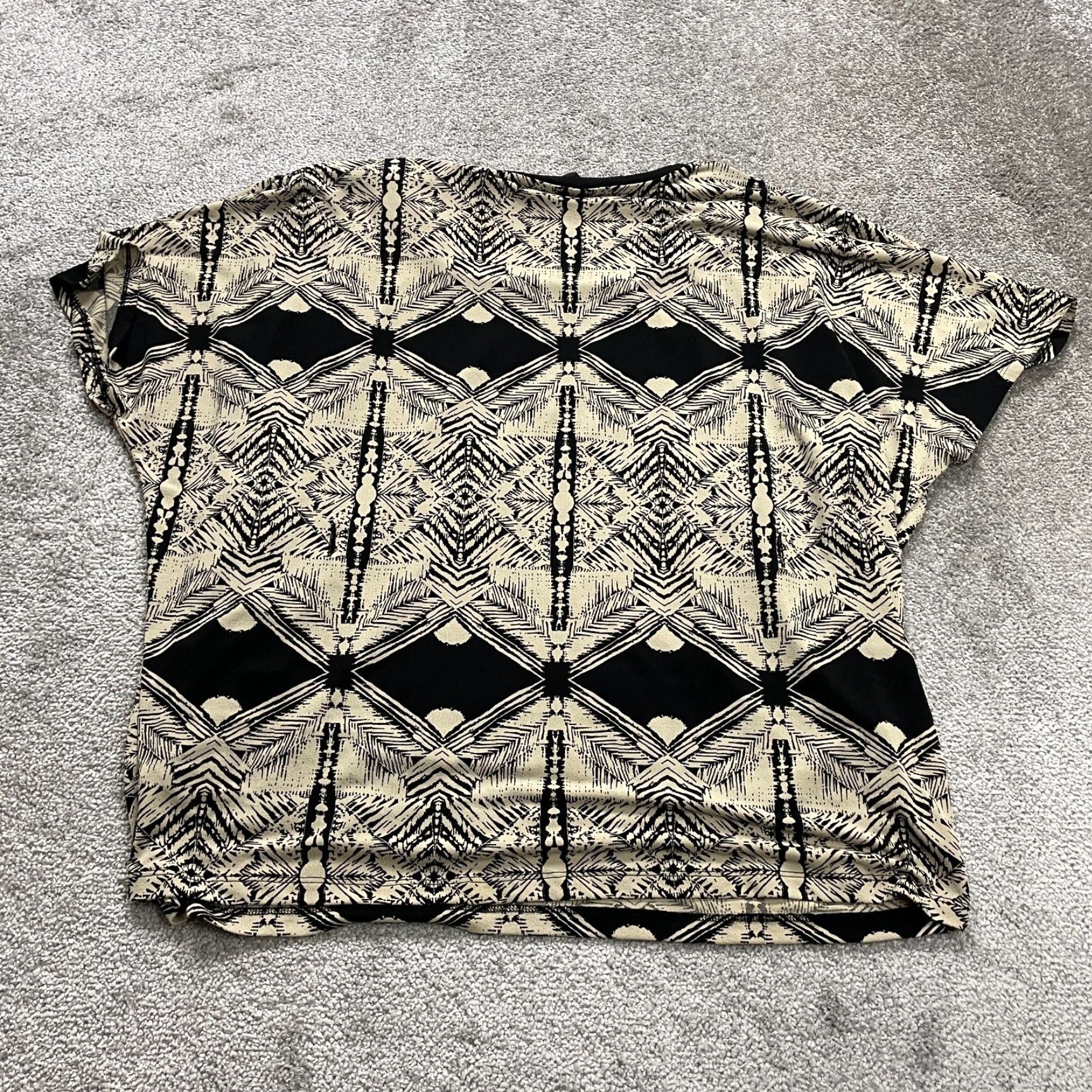 Vintage Dana Buchman Blouse Womens XL Beige White Geometric V-Neck Short Sleeve Casual Size XL / US 12-14 / IT 48-50 - 2 Thumbnail