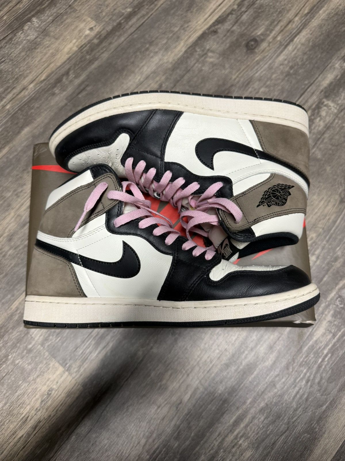 Jordan Brand Jordan Mocha High Size US 11 / EU 44 - 2 Thumbnail