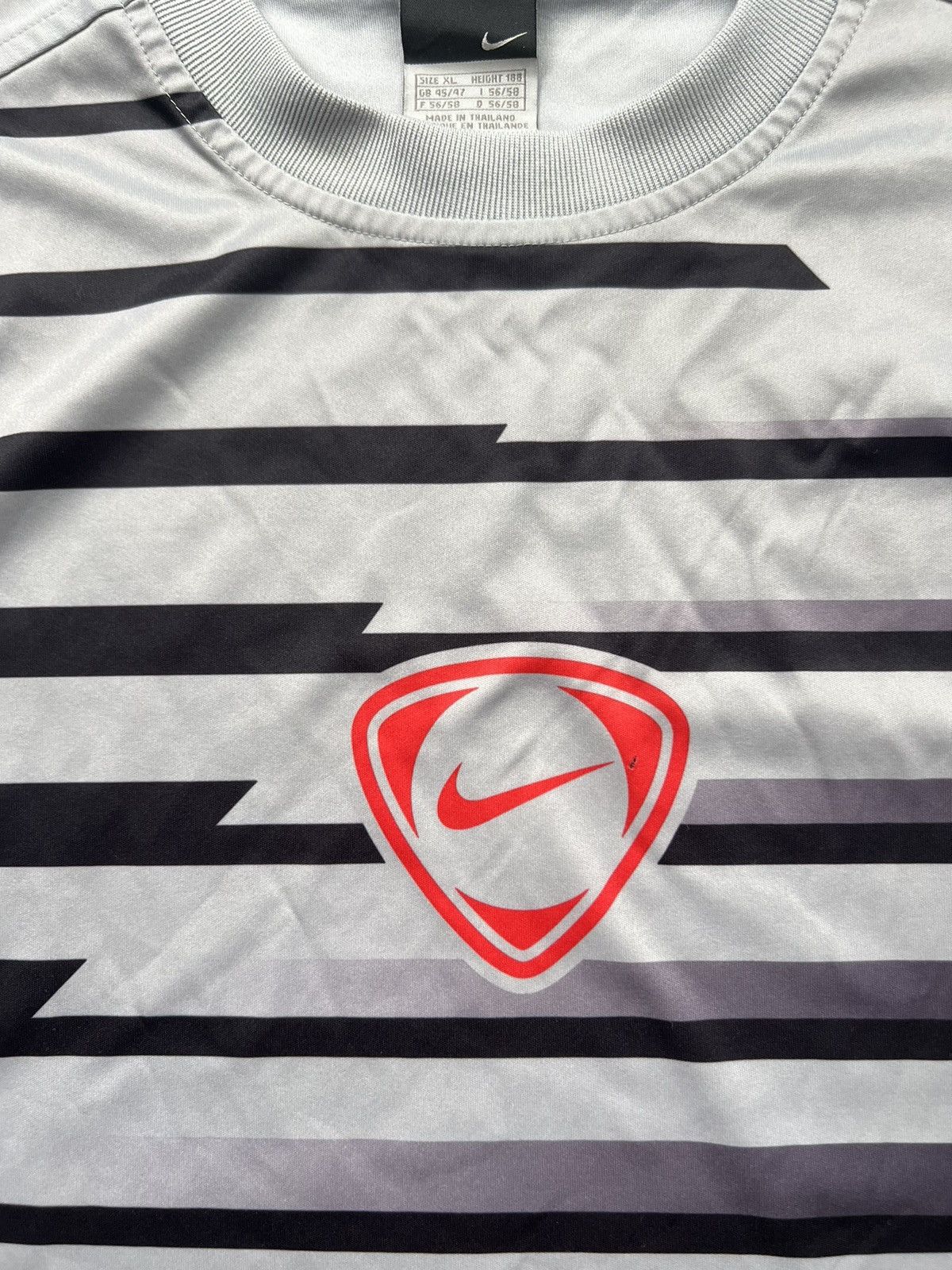 Nike 00's NIKE TEAM CENTR SWOOSH LOGO Y2K TEE Size US XL / EU 56 / 4 - 5 Thumbnail