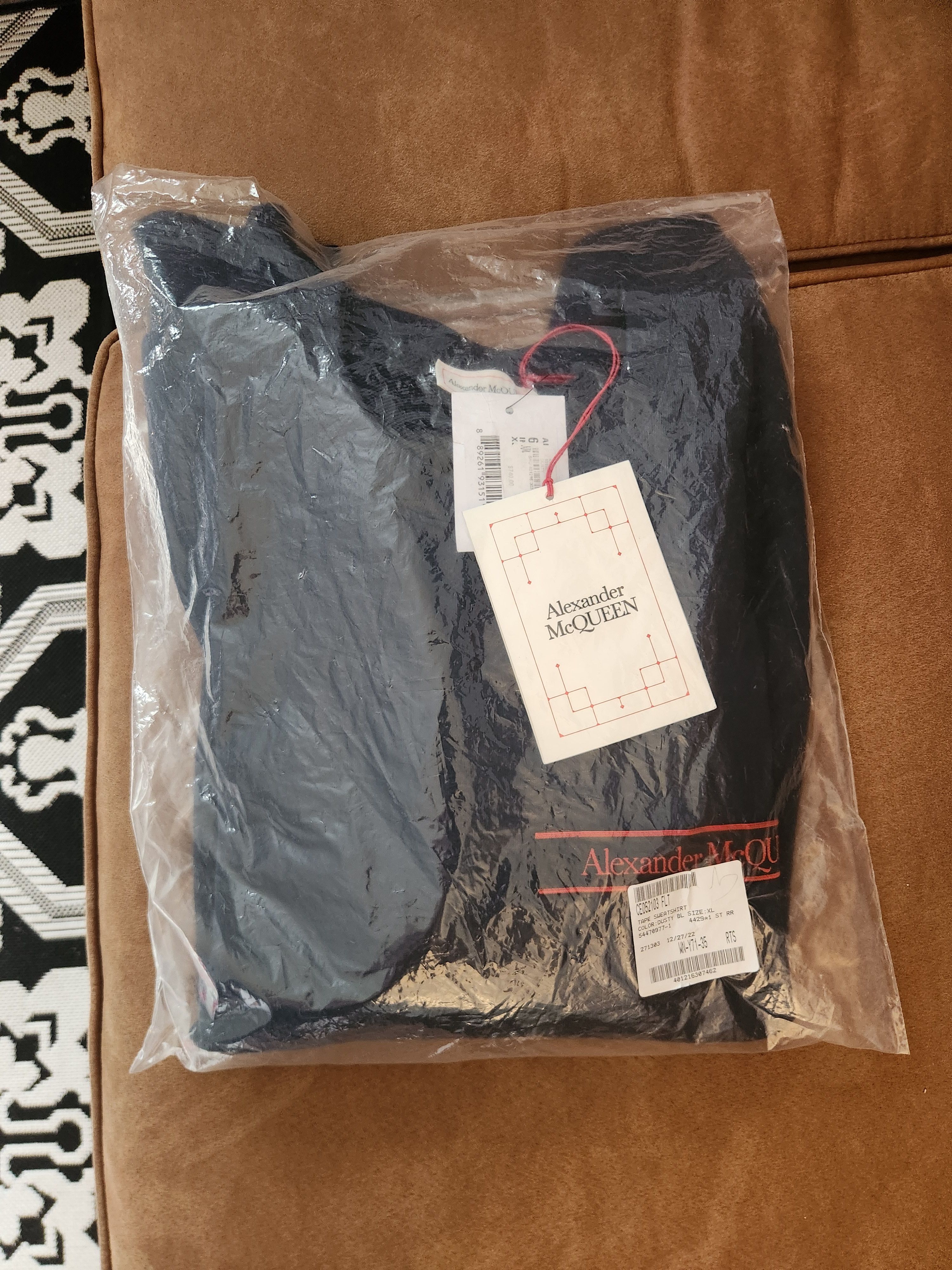 Alexander McQueen Alexander McQueen Navy Crew Size US XL / EU 56 / 4 - 5 Thumbnail