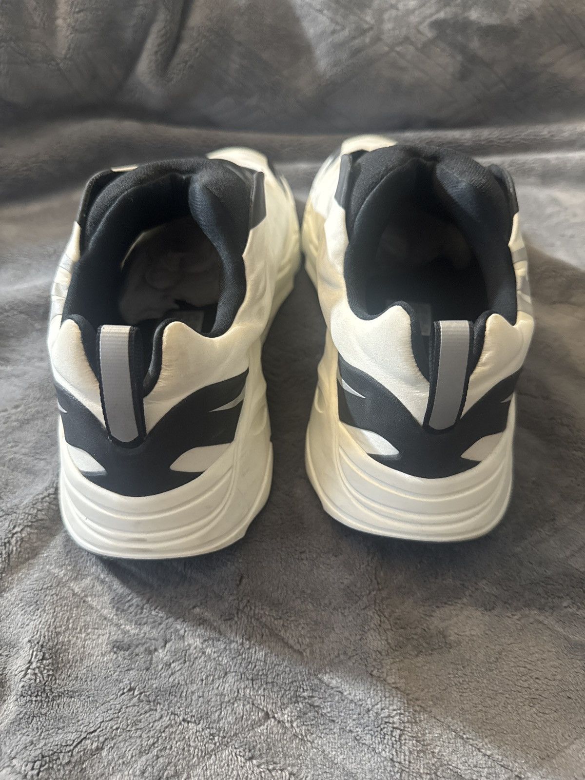 Yeezy Yeezy 700 mnvn Size US 10.5 / EU 43-44 - 4 Thumbnail