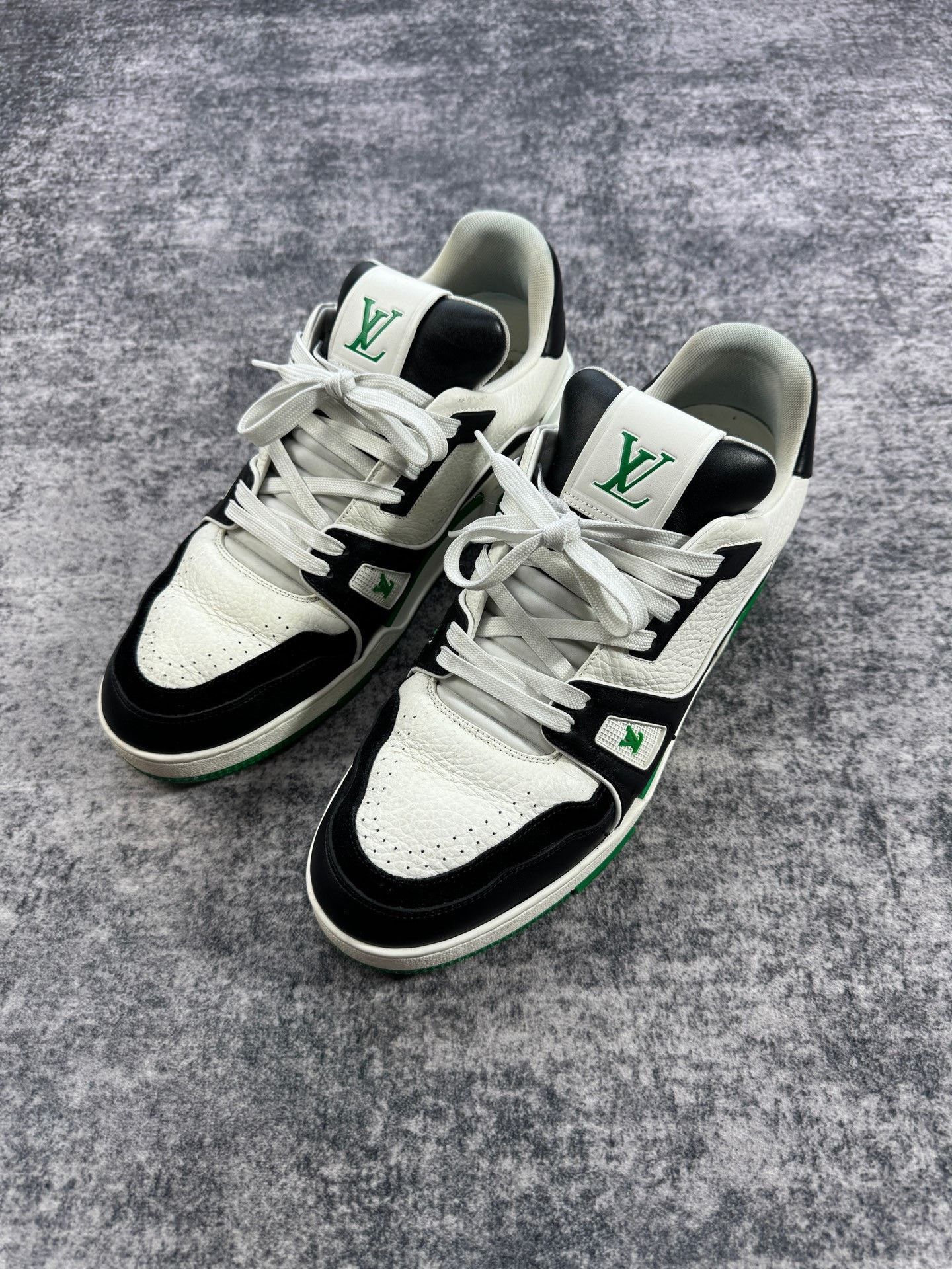 Louis Vuitton Louis Vuitton Training Green Lowtop Sneakers 9 Men Size US 9 / EU 42 - 1 Thumbnail