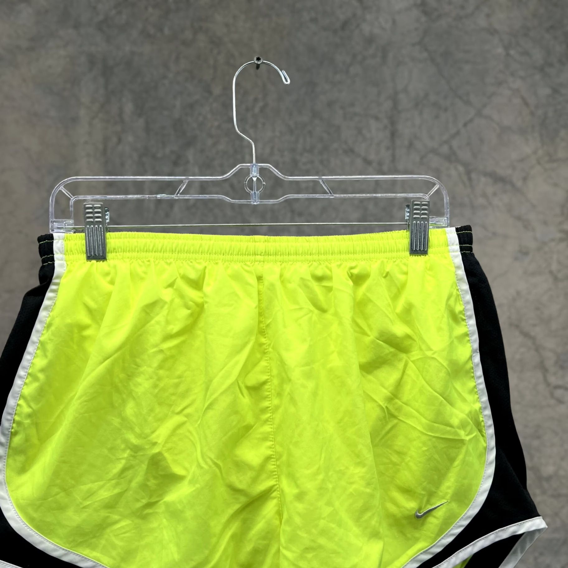Nike Nike Shorts Women L Green Neon Athletic Dri-Fit Polyester Trainer Waist 30 Inseam 3 in Size 36" / US 14 / IT 50 - 1 Thumbnail