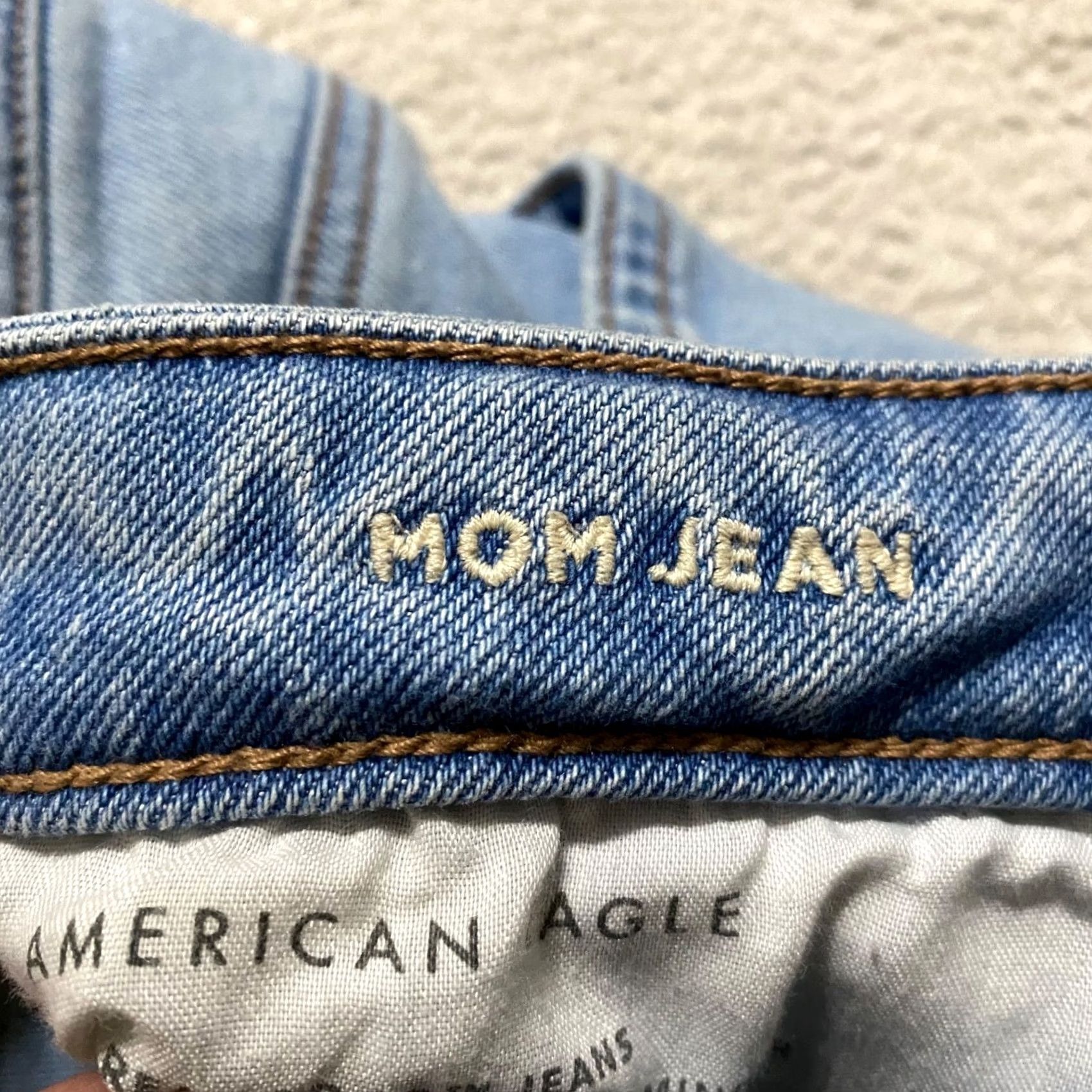 American Eagle Outfitters American Eagle Outfitters Womens Jeans Mom Style Distressed High Rise Blue Denim 90s Vintage Theme 6 Regular Size 27x26 Clothes Womens Jeans Size 28" / US 6 / IT 42 - 4 Thumbnail