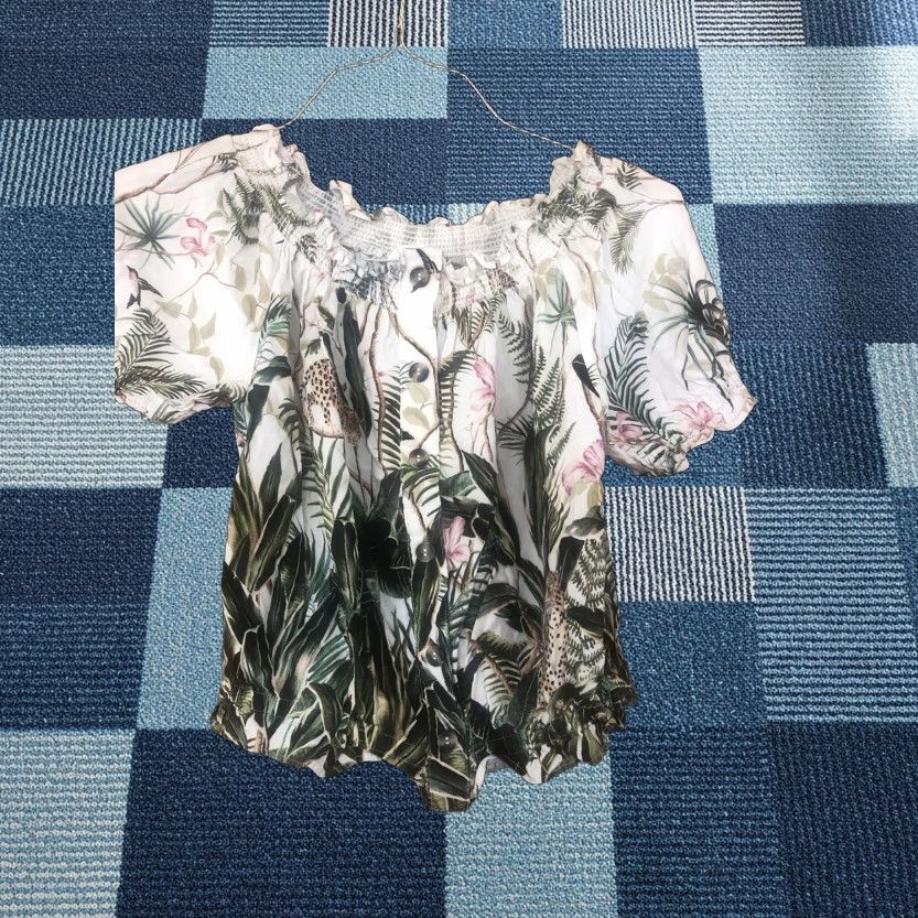 H&M H&M Womens 6 Blouse Short Sleeve Button Cold Shoulder Multicolor Animal Print Cotton Spandex Size 28" / US 6 / IT 42 - 1 Thumbnail