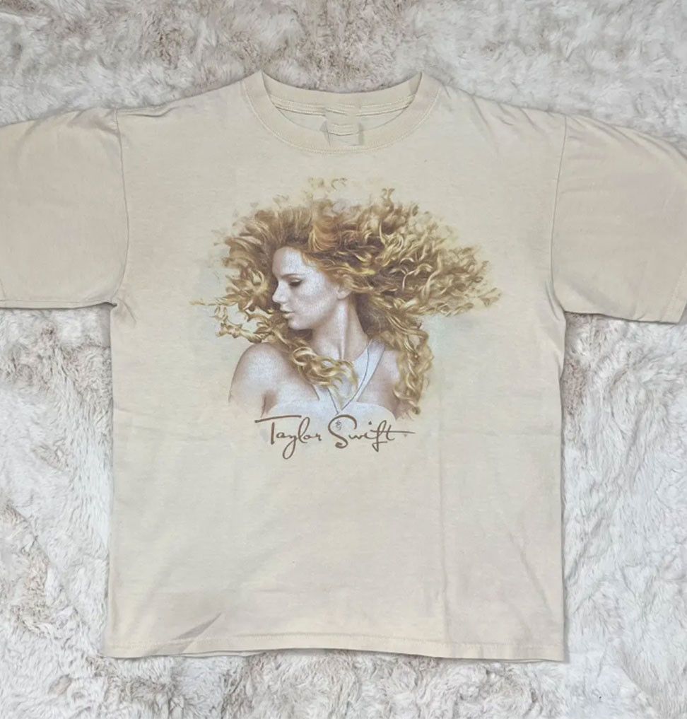 Vintage Vintage Style Taylor Swift Fearless Album Tour T-Shirt Tee Size M / US 6-8 / IT 42-44 - 1 Thumbnail
