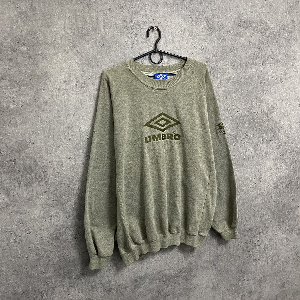 Umbro Vintage Umbro Sweatshirt Big Logo Size XL Streetwear Size US XL / EU 56 / 4 - 4 Thumbnail