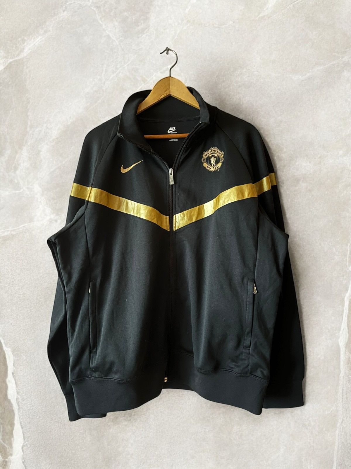 Nike Rare Nike MANCHESTER UNITED 2009 GOLDEN EUGENE Track Jacket Size US L / EU 52-54 / 3 - 1 Thumbnail