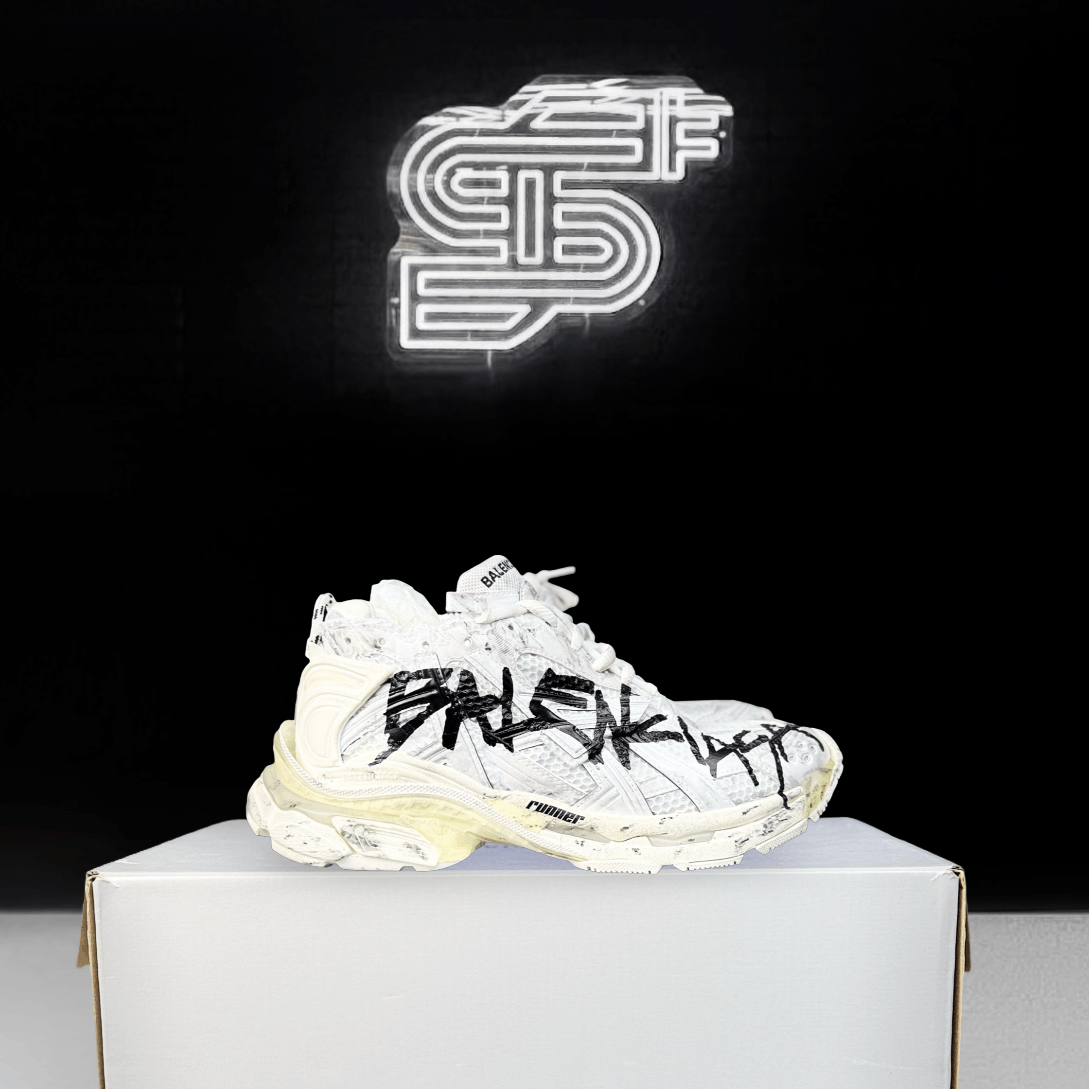 Balenciaga Balenciaga Runner White Graffiti Size US 7 / EU 40 - 1 Thumbnail