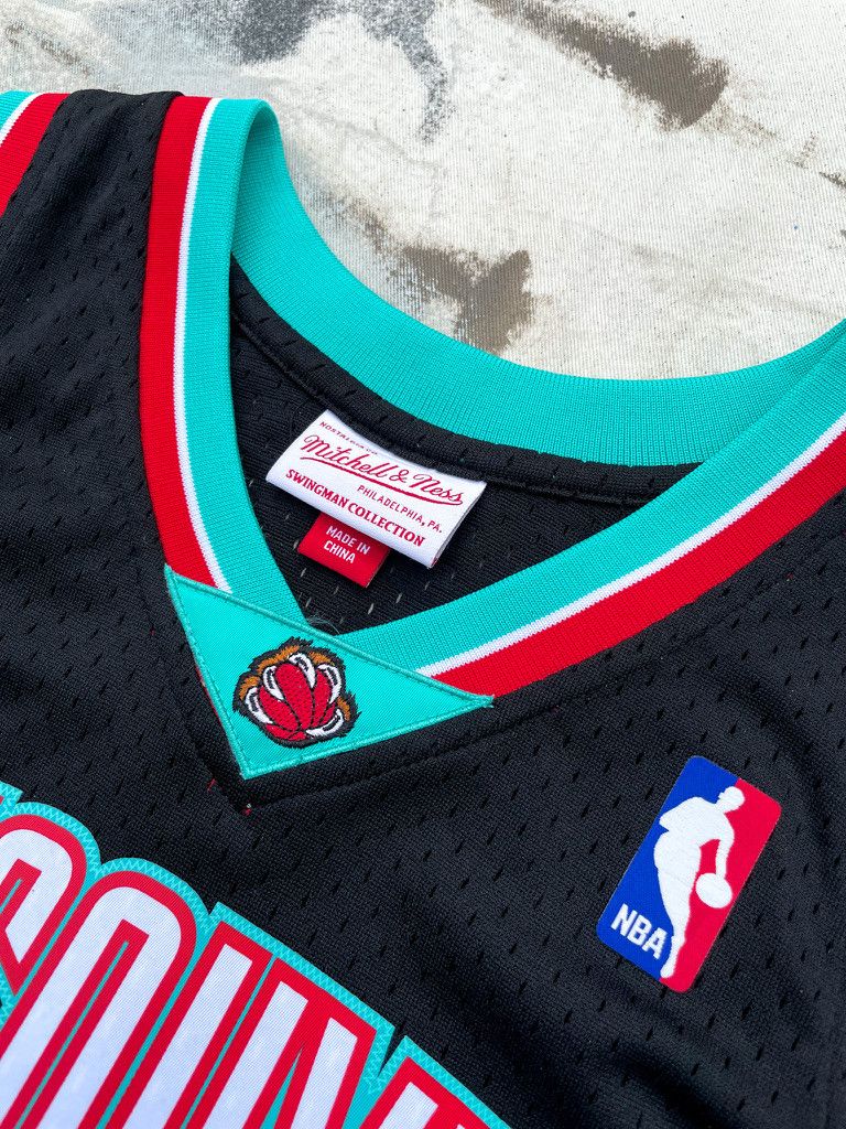 Mitchell & Ness Shareef Abdur- Rahim Vancouver Grizzles Jersey Size US M / EU 48-50 / 2 - 7 Thumbnail
