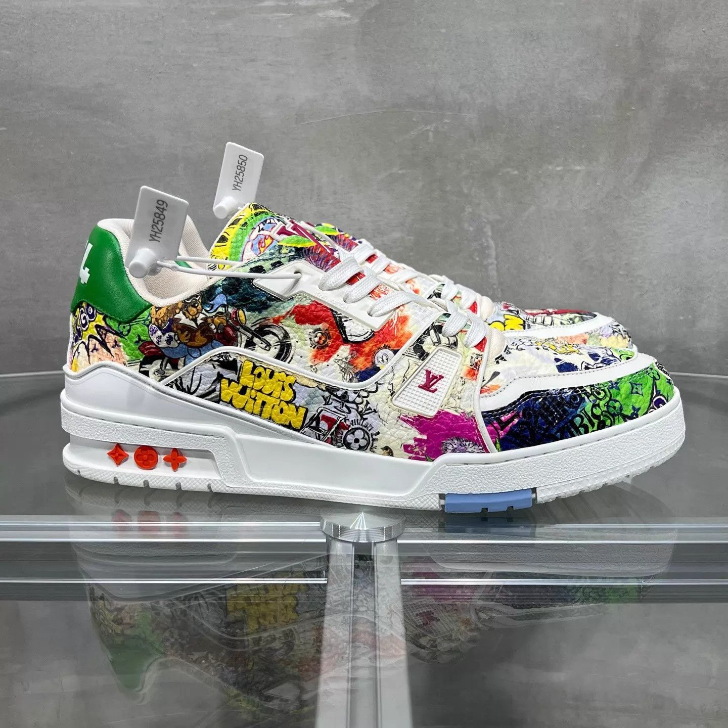 Louis Vuitton Louis Vuitton LV Trainer Graffiti UK9 43 YH25849 Size US 10 / EU 43 - 4 Thumbnail