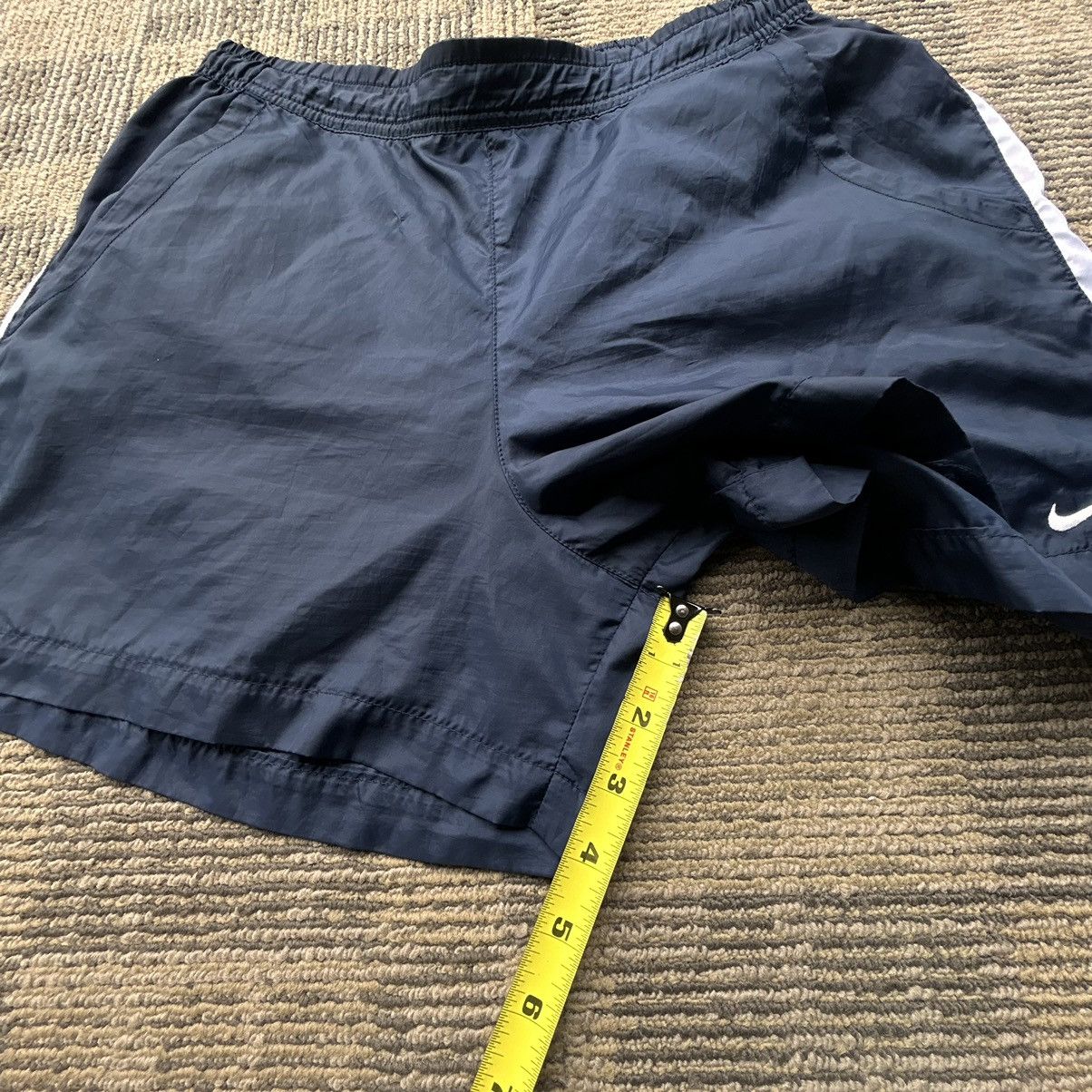 Nike Nike Vtg Y2K Windbreaker Nylon Embroidered Swoosh Shorts Size 30" / US 8 / IT 44 - 8 Thumbnail