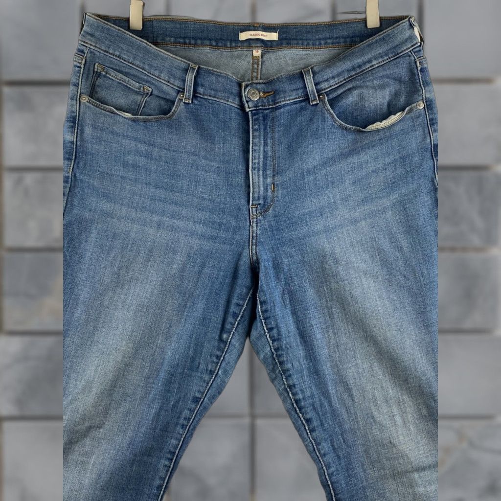 Levi's Levi's Jeans Bootcut Levi's Womens 16 Blue High Rise Distressed Regular 5-Pocket Denim Stretch Size 38" / US 16 / IT 52 - 1 Thumbnail