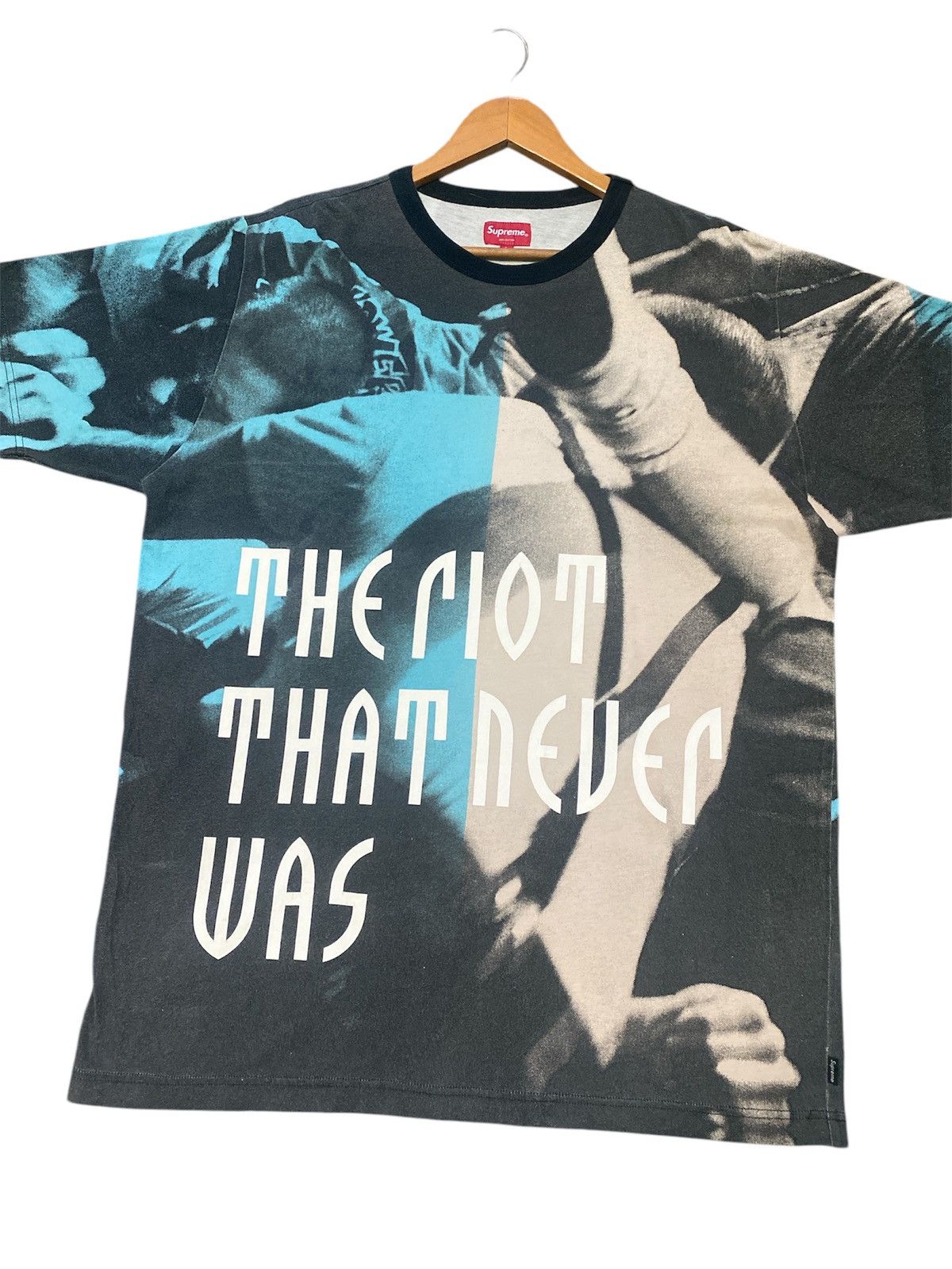 Supreme 💥RARE💥SUPREME THE RIOT THAT NEVER WAS SHIRT TEE🔥 Size US L / EU 52-54 / 3 - 4 Thumbnail