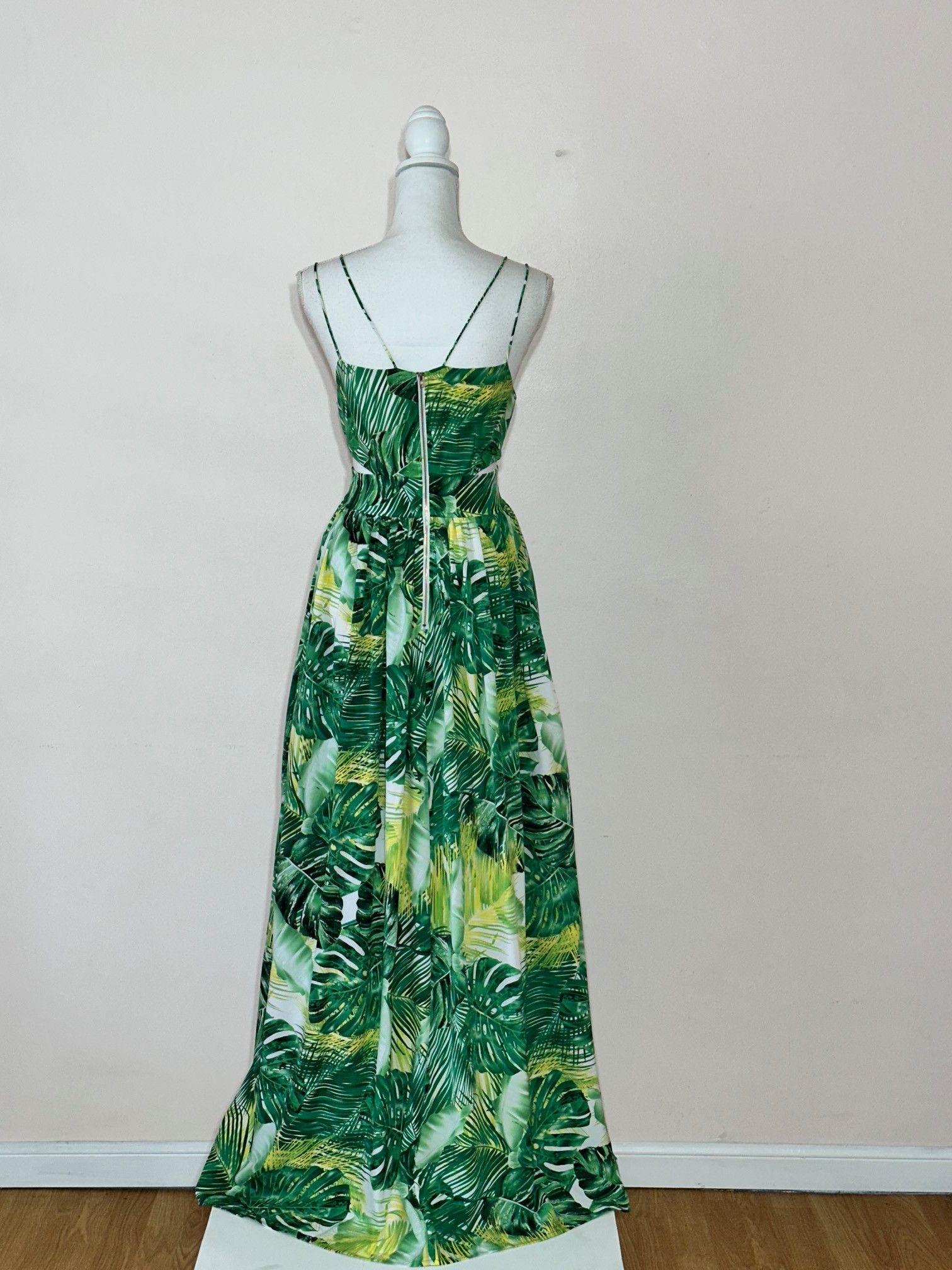 Fashion Nova Tropical Palm Print Maxi Dress Size M Size M / US 6-8 / IT 42-44 - 4 Thumbnail