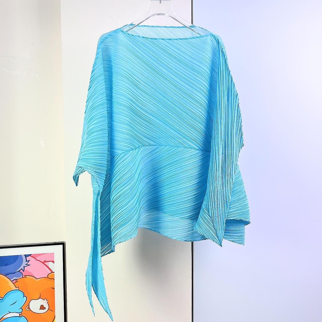 Pleats Please Issey Miyake Pleats Please Issey Miyake Blue Pleated Top Size OS Size ONE SIZE - 1 Thumbnail