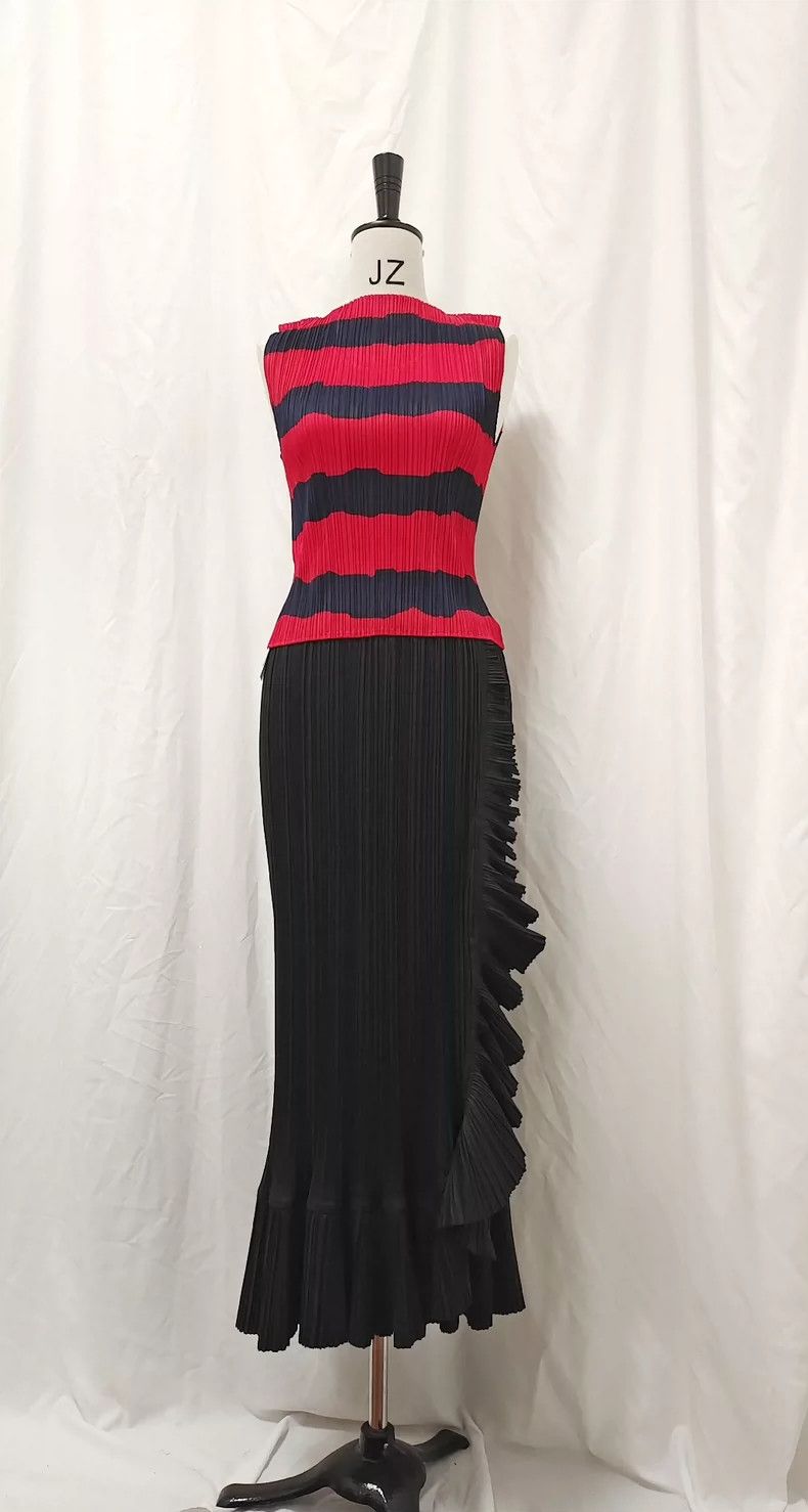 Issey Miyake Issey Miyake size:3 Black vintage one-piece petal skirt Size 22" - 2 Thumbnail