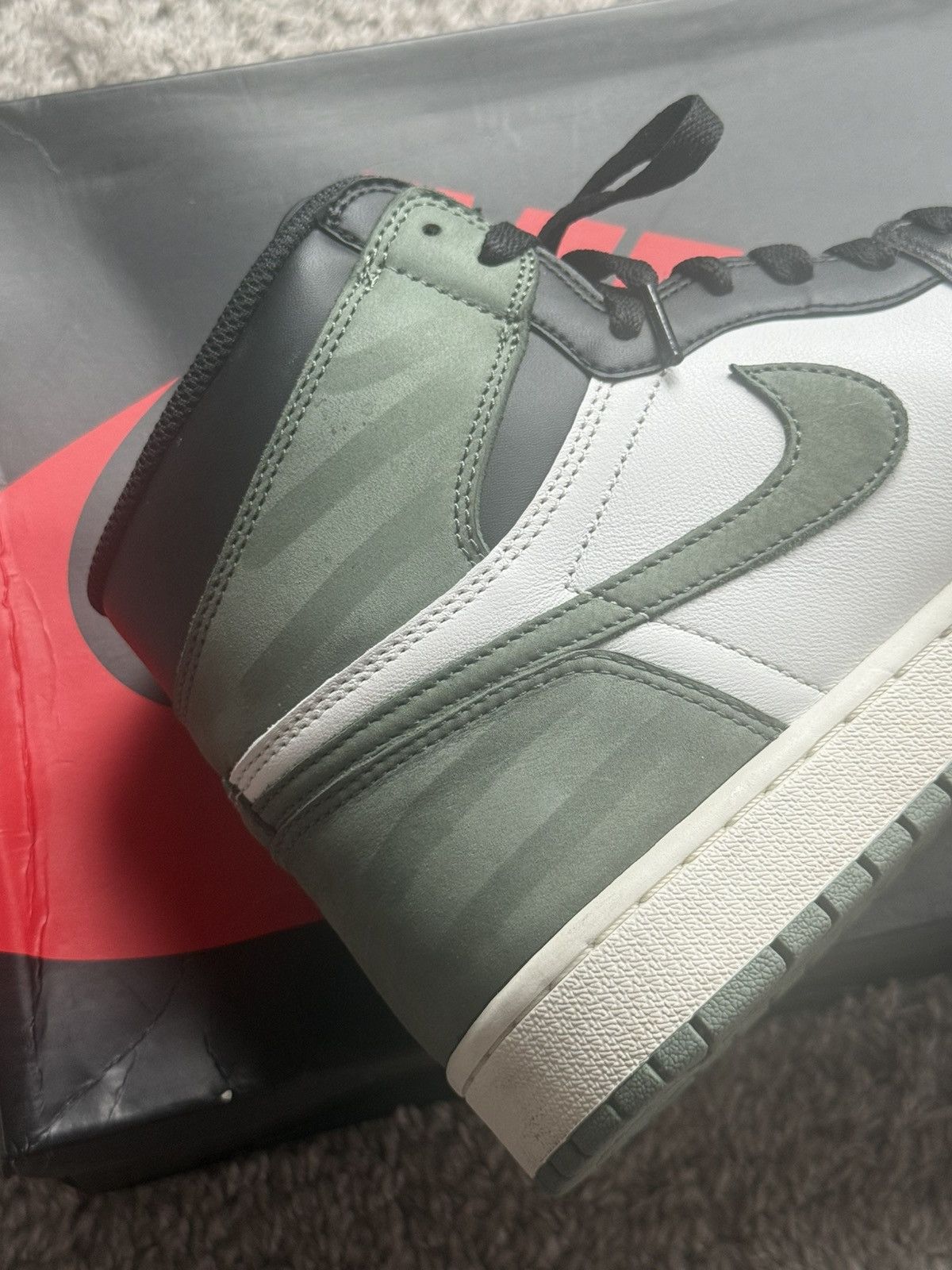 Nike Nike Air Jordan 1 Retro High OG ‘Clay Green’ | 555088 135 Size US 10.5 / EU 43-44 - 7 Thumbnail
