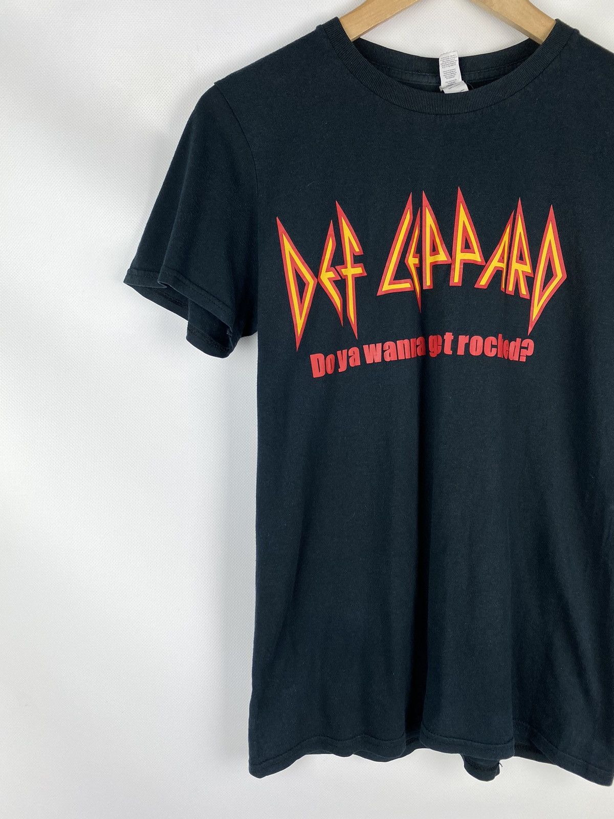 Band Tees Def Leppard vintage Do You Wanna Get Rocked Band T Shirt Size US S / EU 44-46 / 1 - 2 Thumbnail